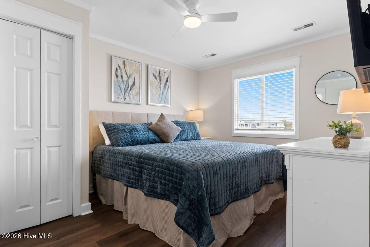 100556593 | Photo 46