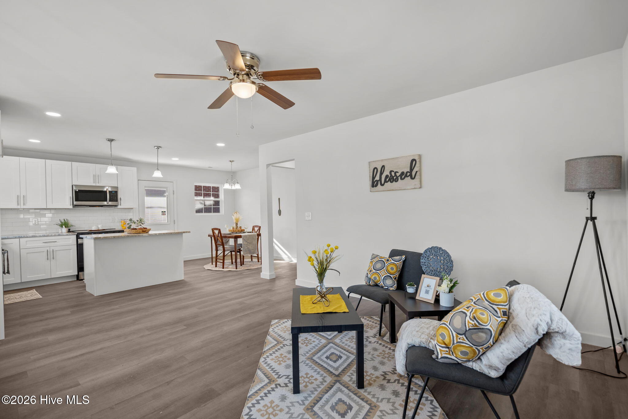 100550477 | Photo 26