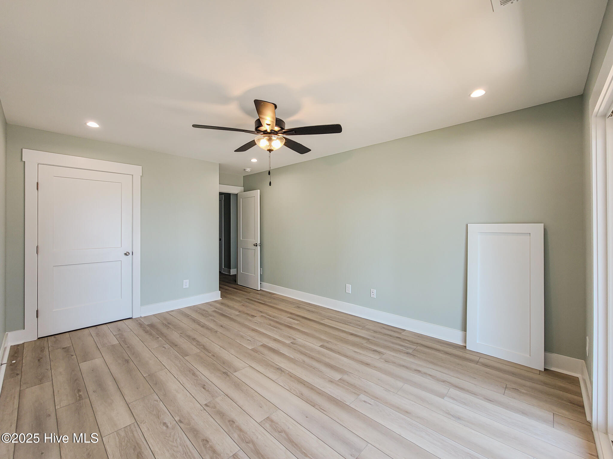 100517147 | Photo 33