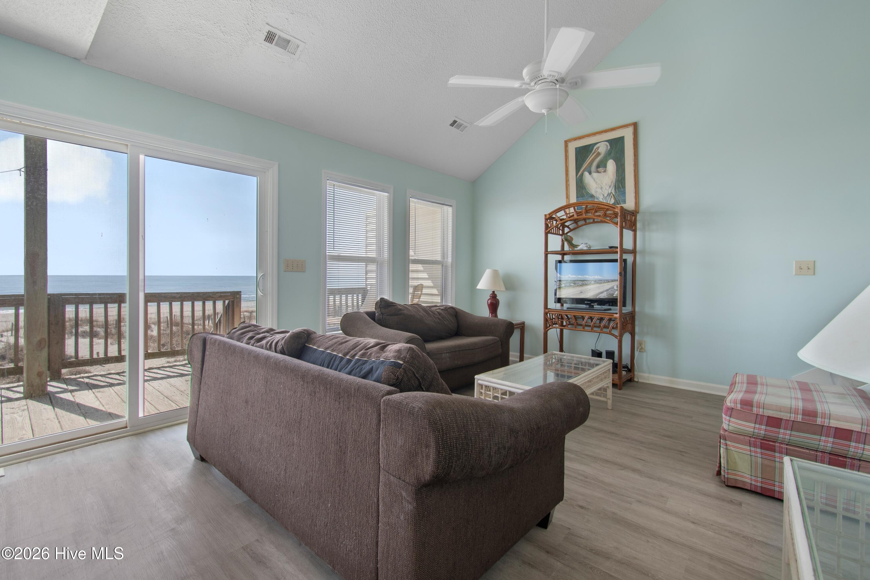 100558729 | Photo 30