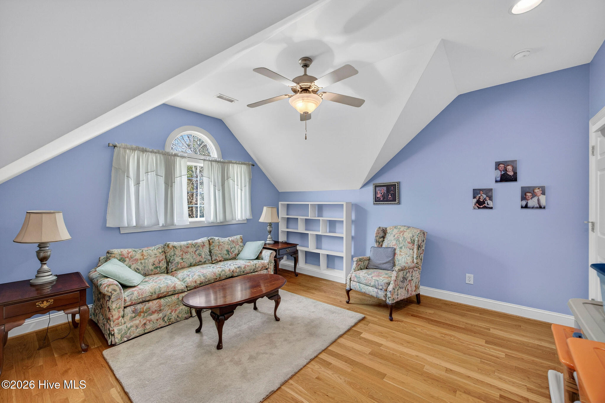 100554164 | Photo 53