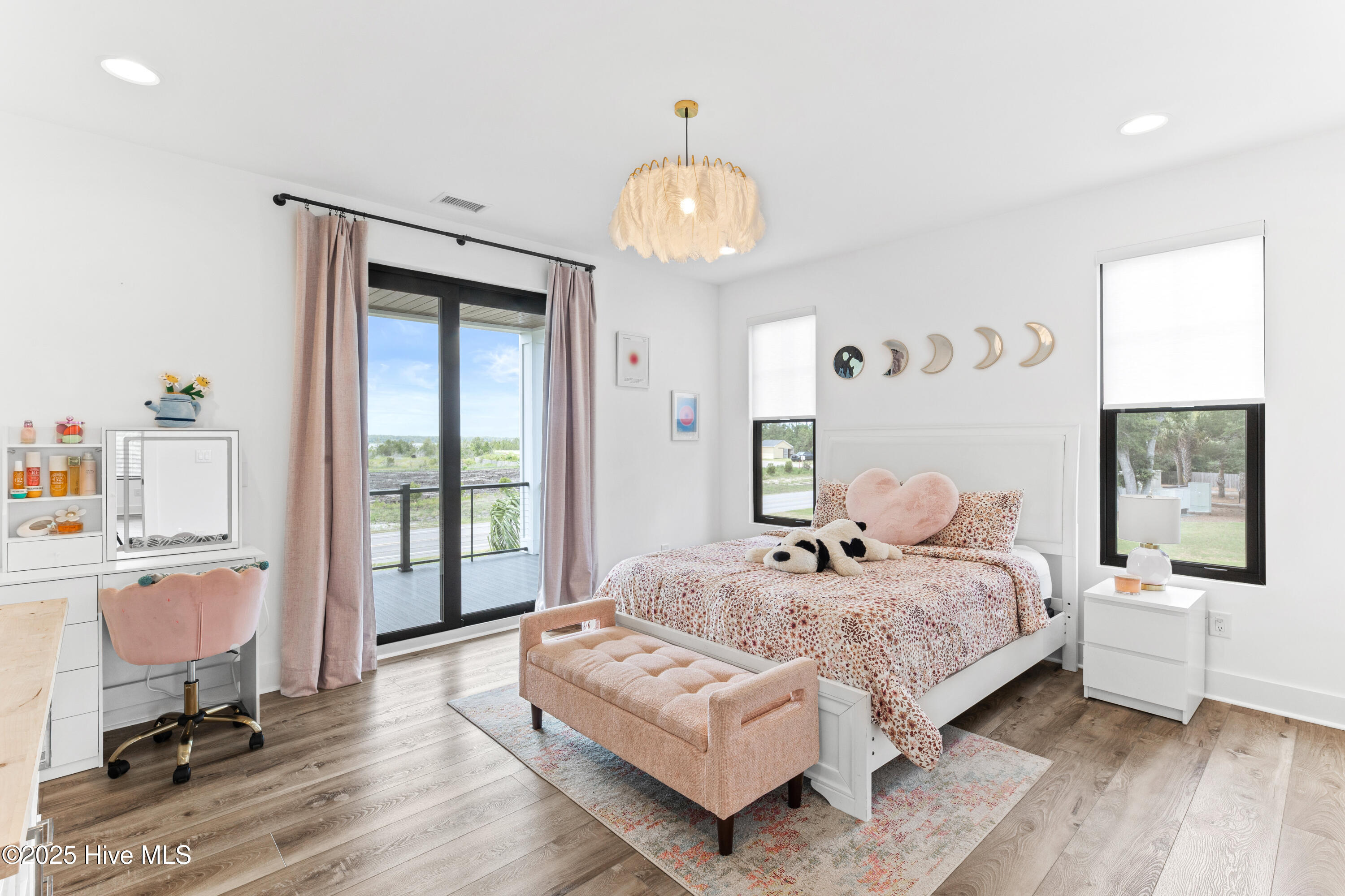 100534624 | Photo 46