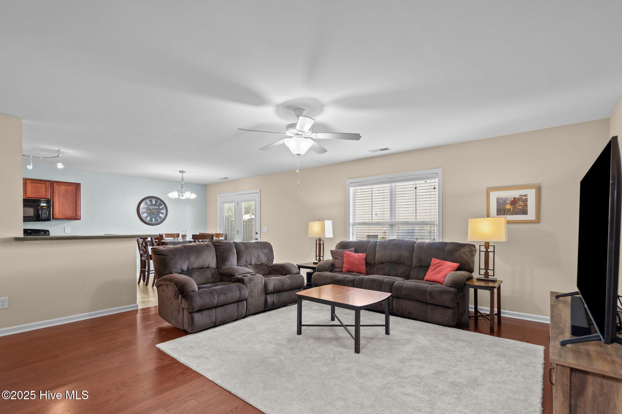 100544048 | Photo 10