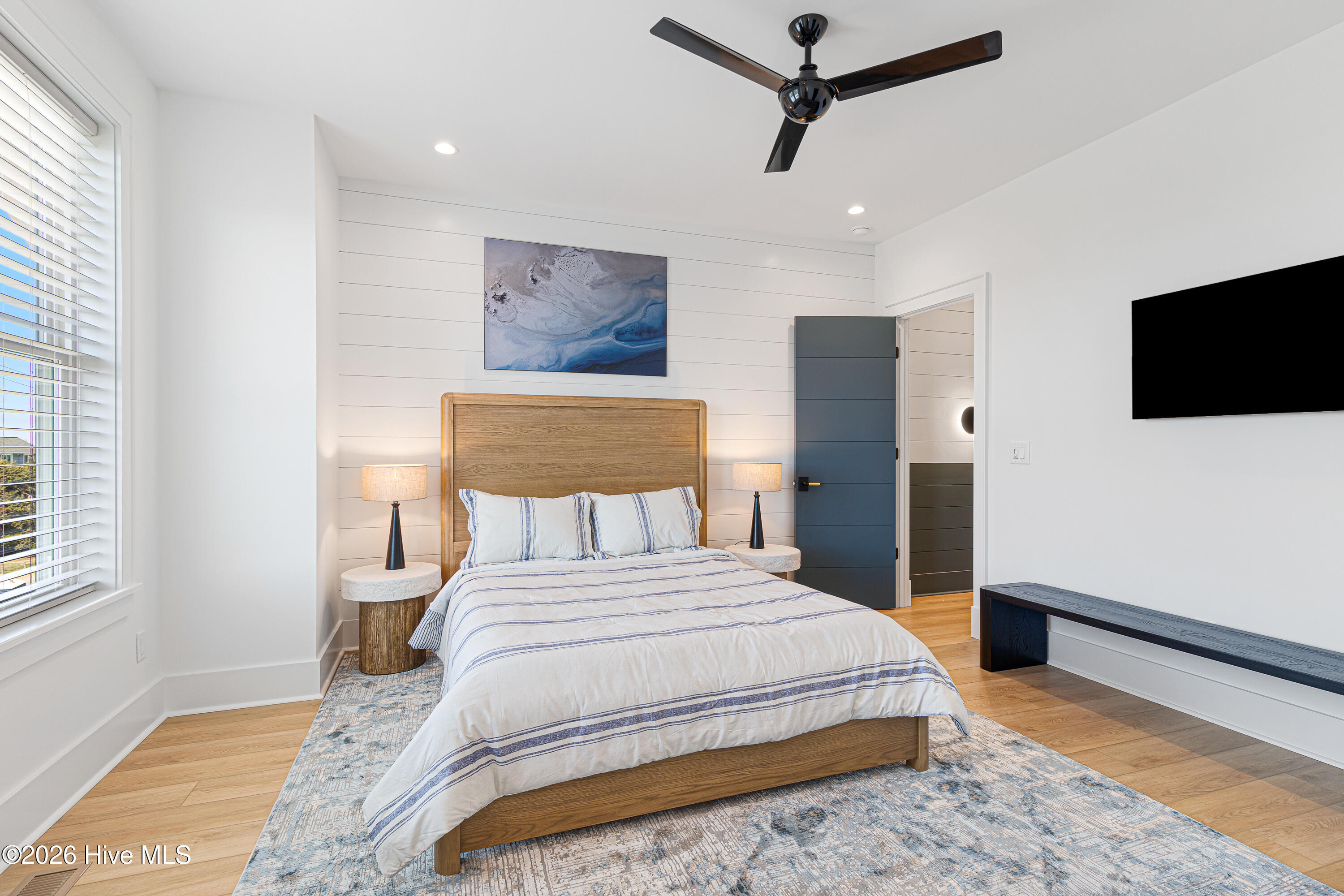 100567195 | Photo 29