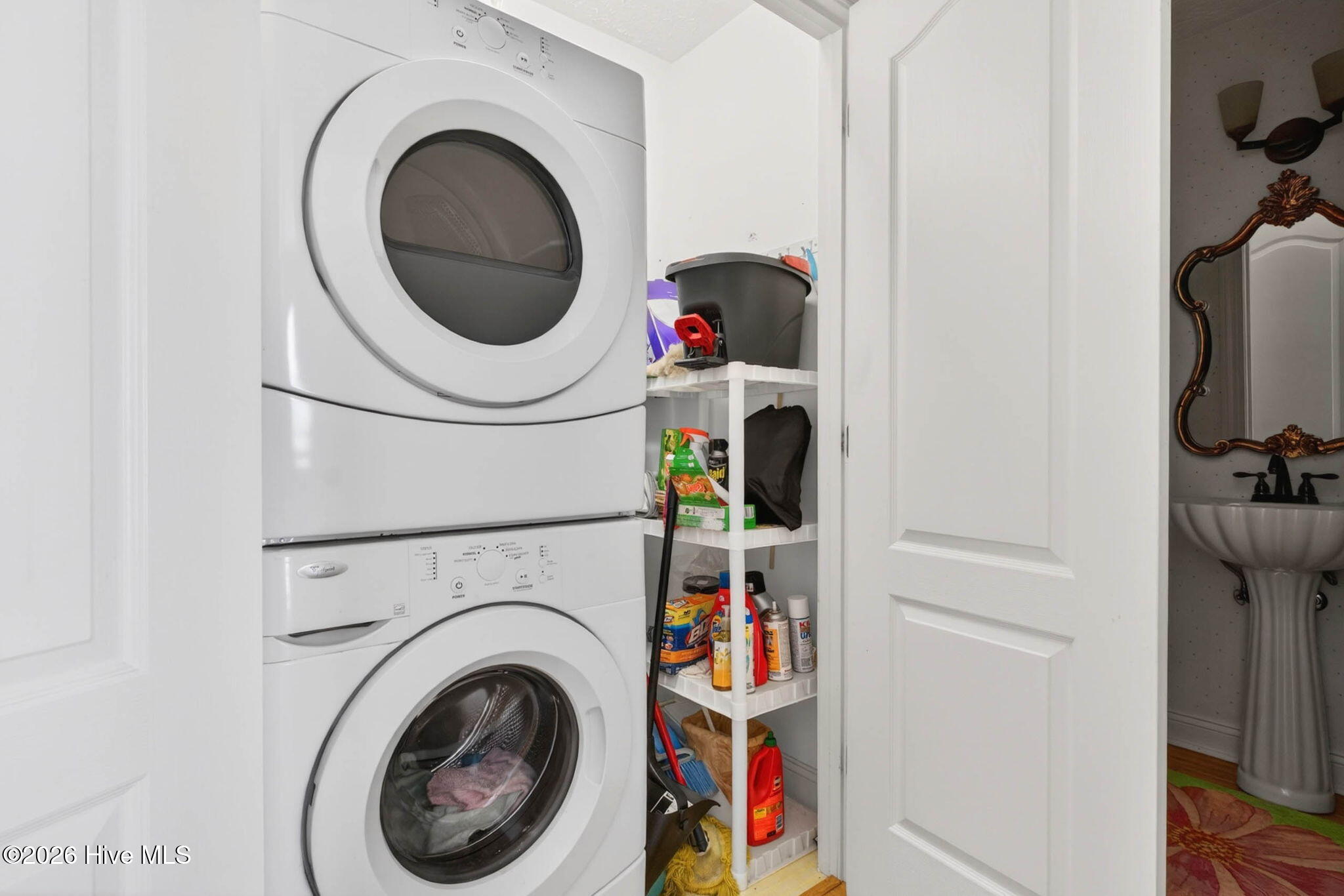 100570658 | Photo 35