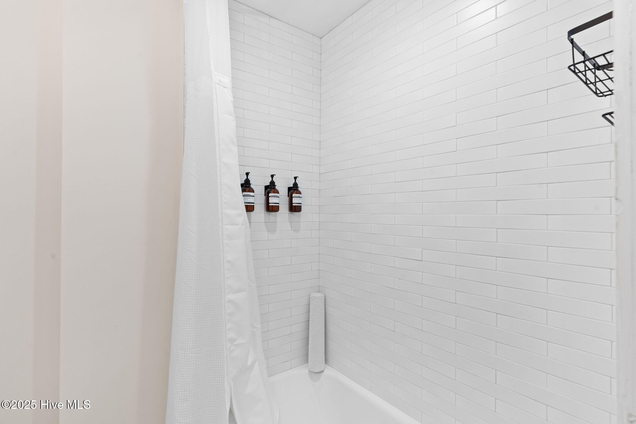 100492743 | Photo 30