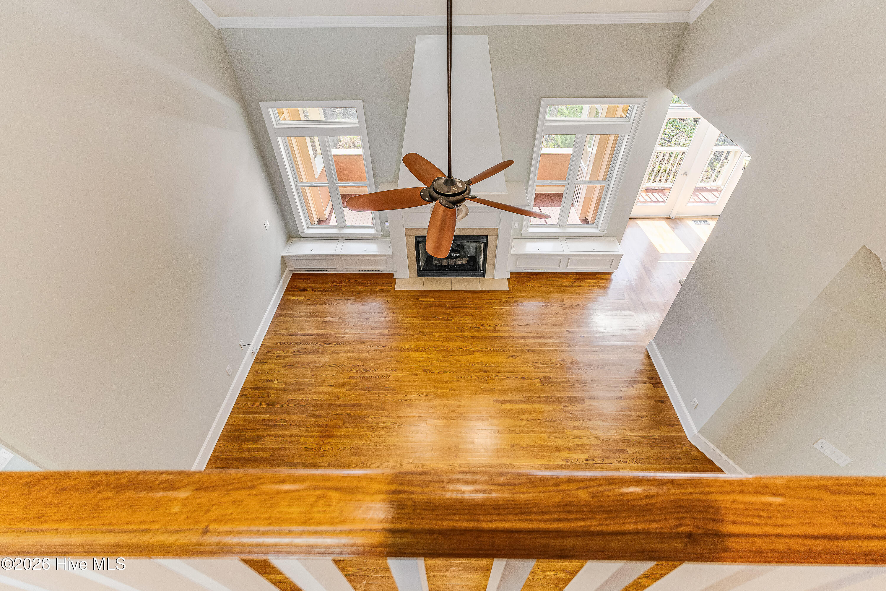 100563168 | Photo 34