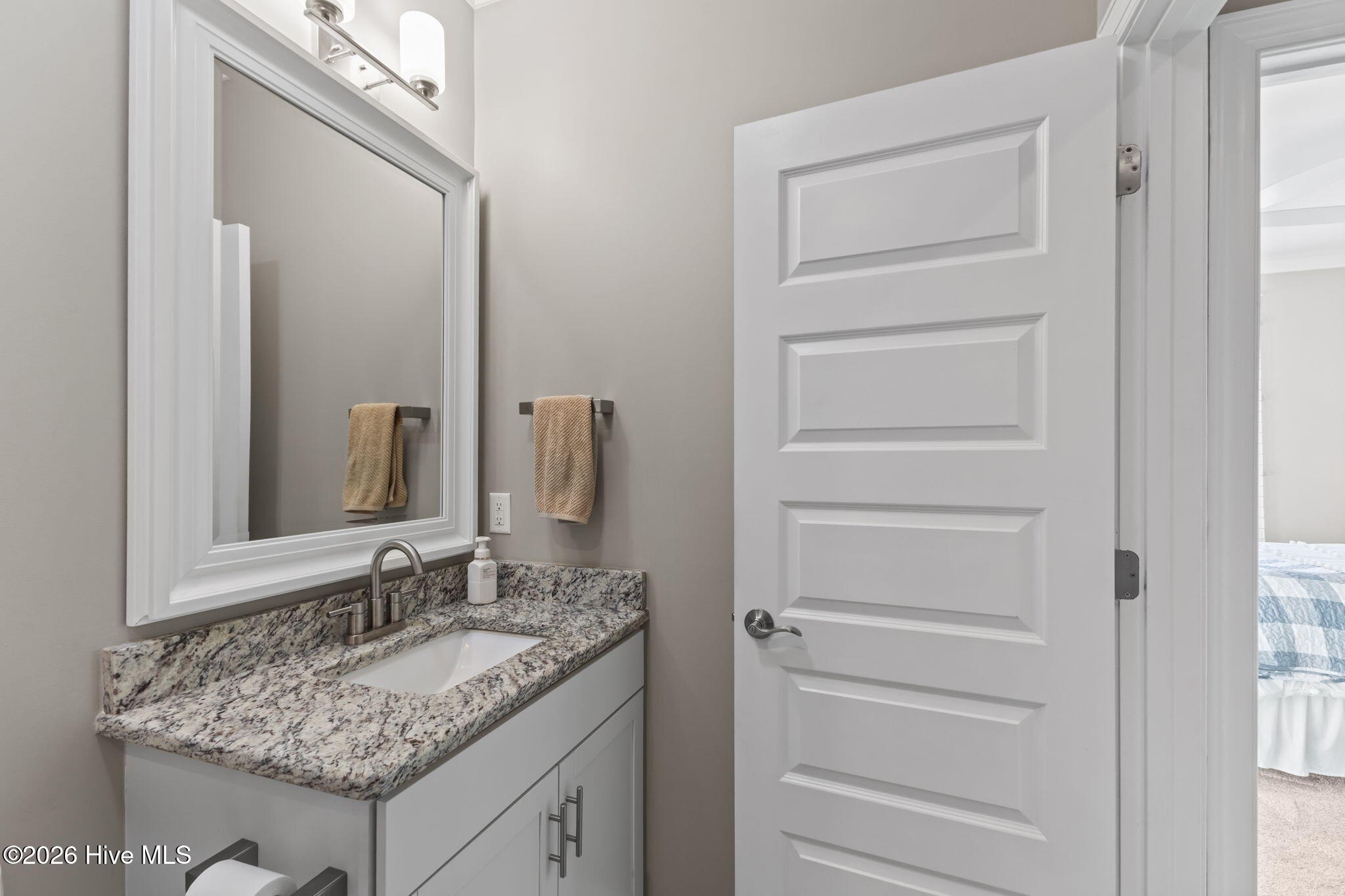 100560344 | Photo 52