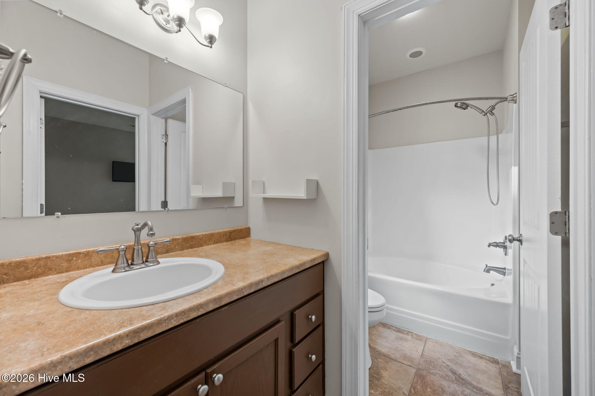 100562533 | Photo 32