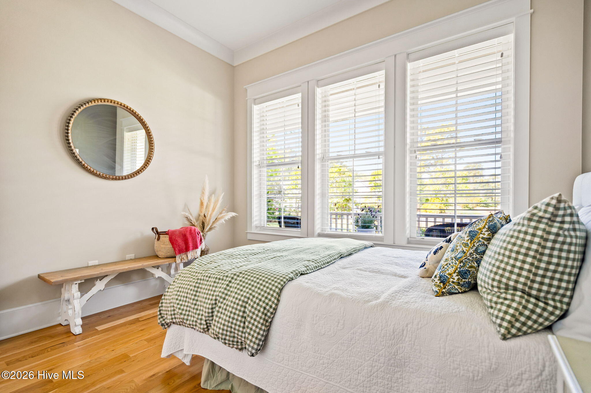 100567886 | Photo 43