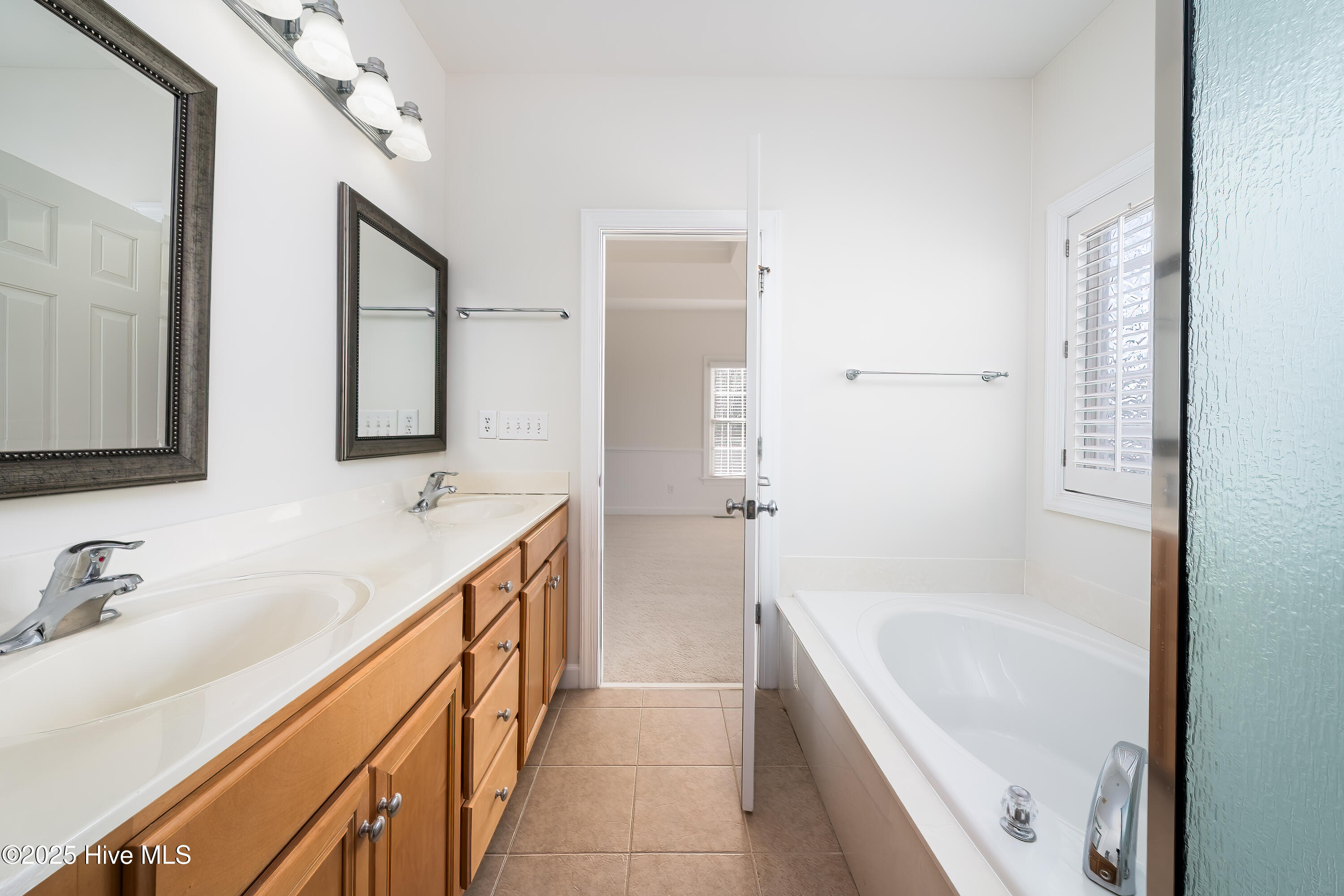 100497692 | Photo 25