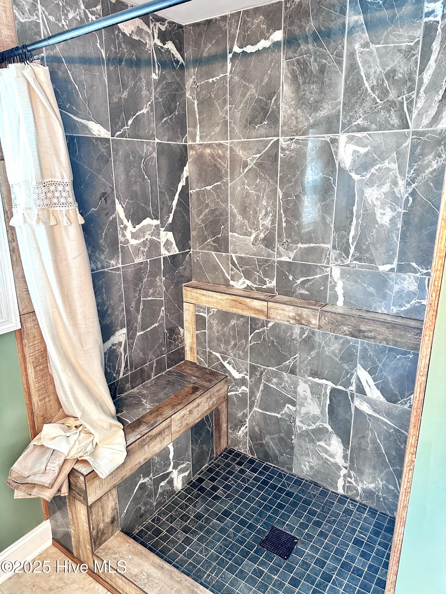 100522980 | Photo 25