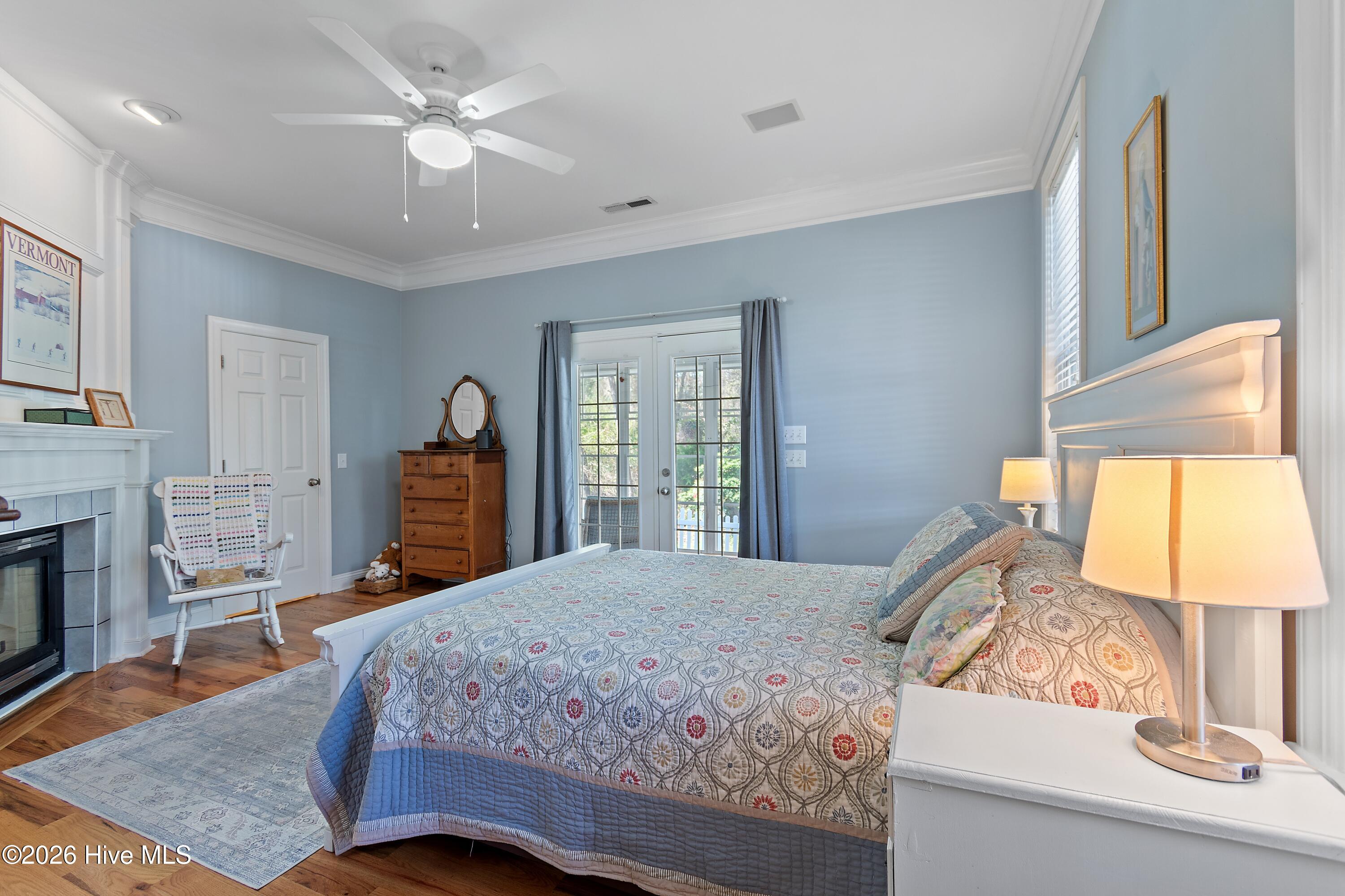 100561490 | Photo 23