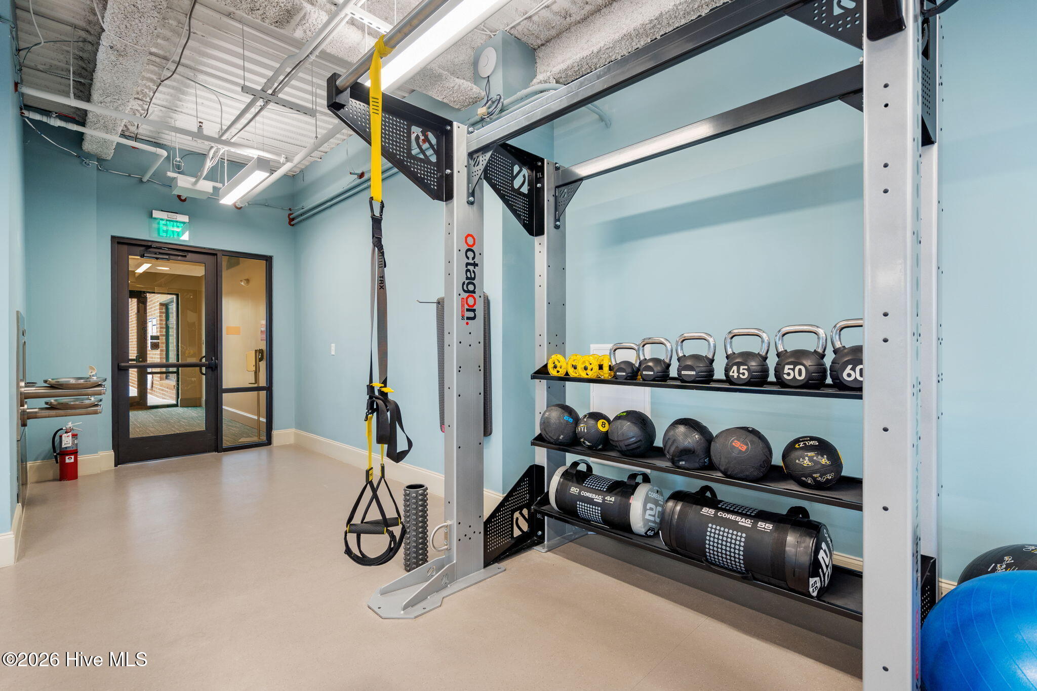 100565283 | Photo 53