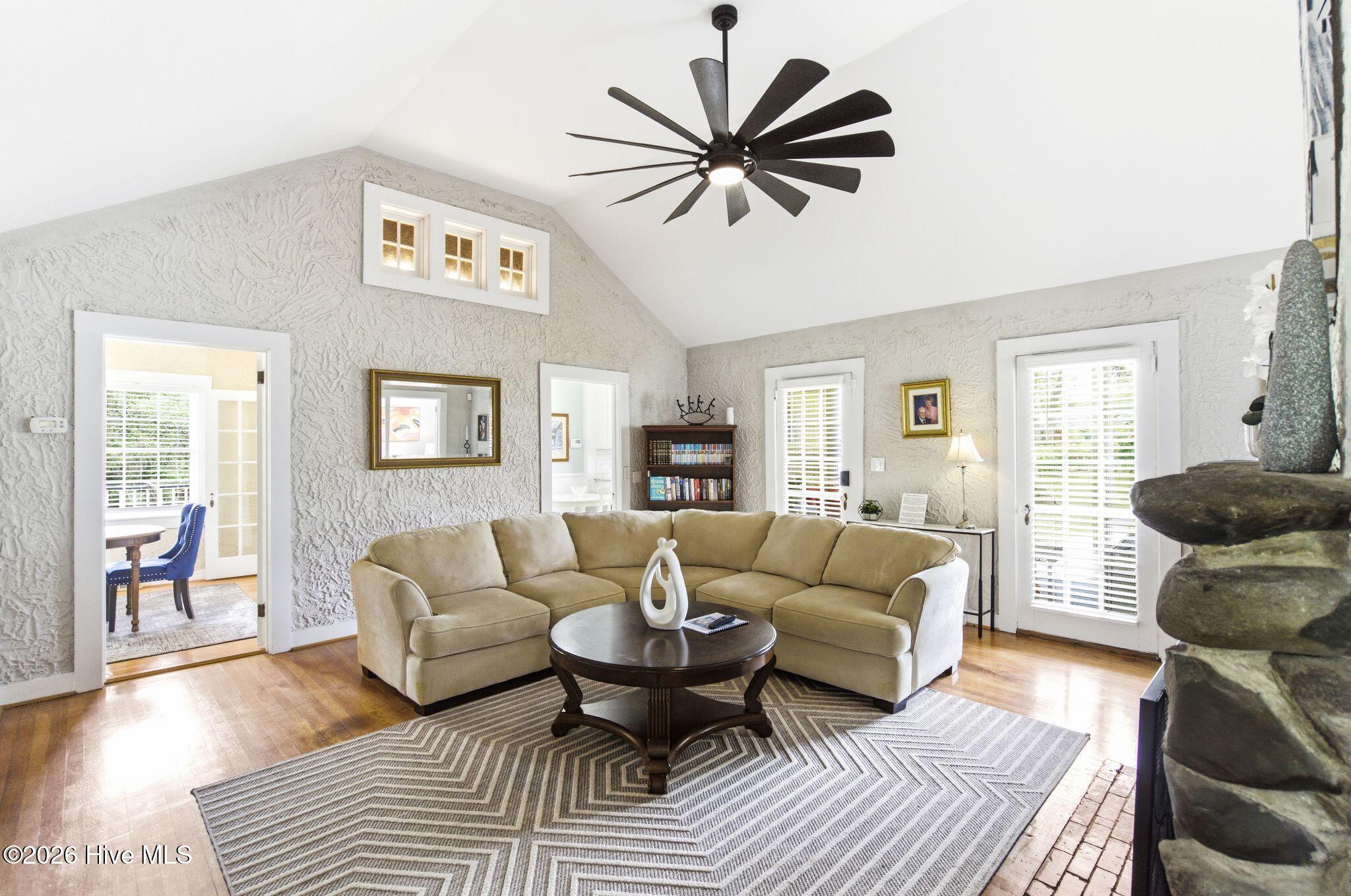 100565757 | Photo 10