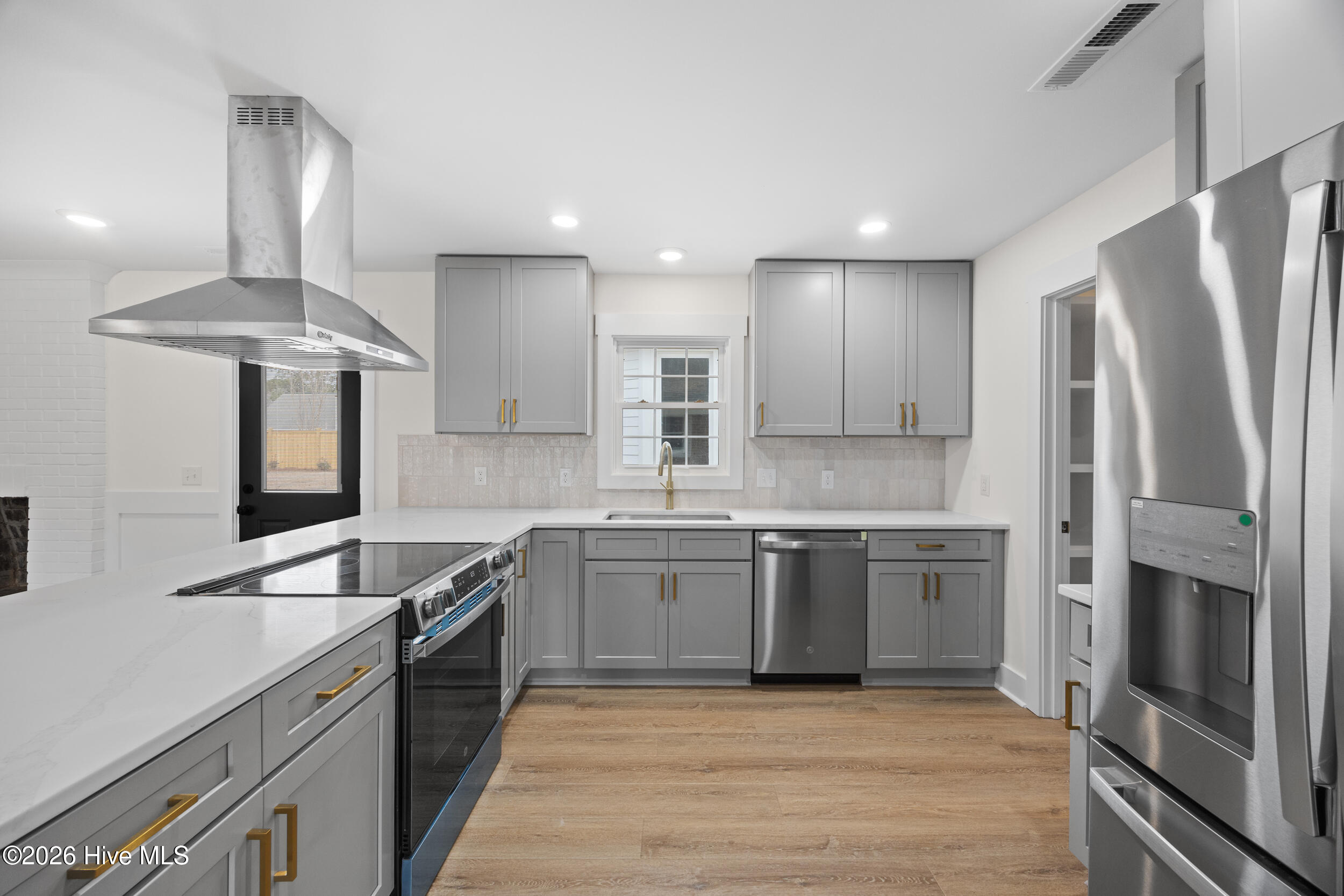 100556943 | Photo 16