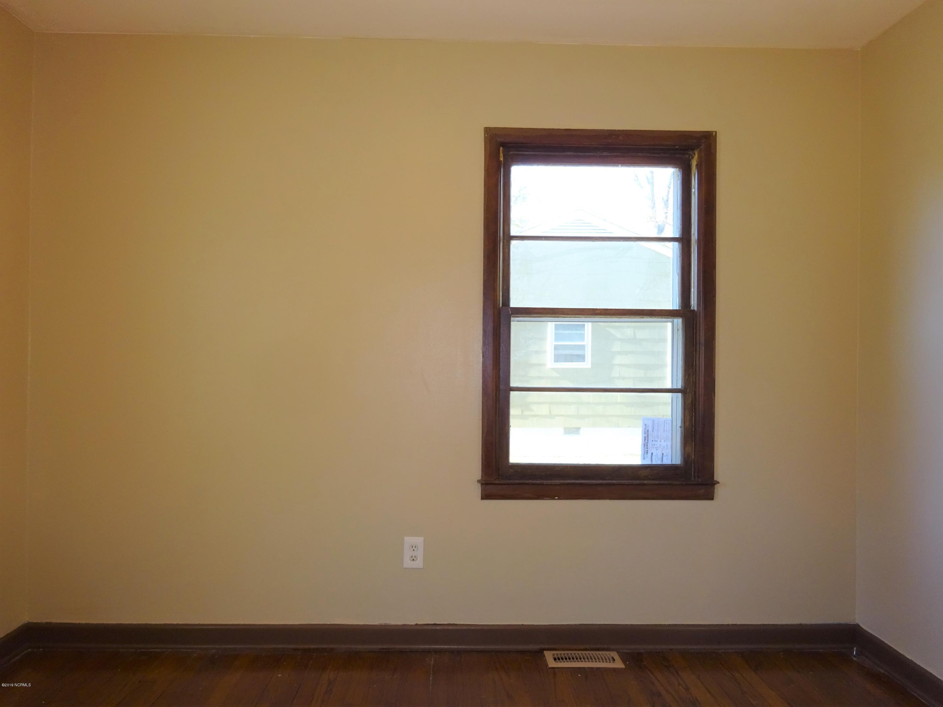 100561303 | Photo 12