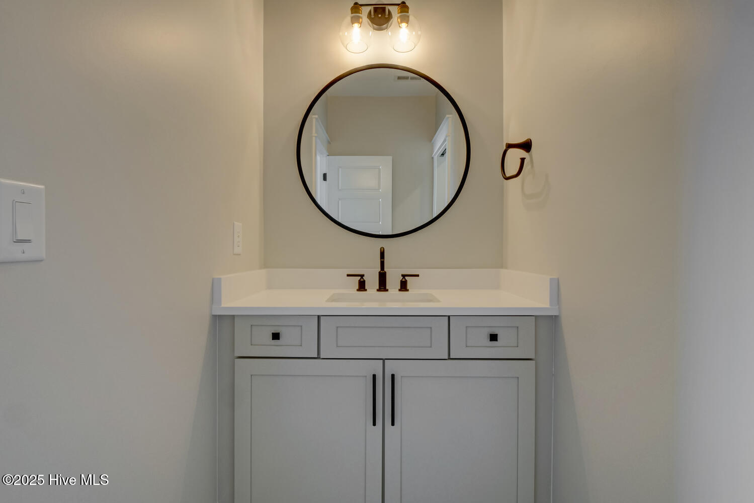 100539915 | Photo 22