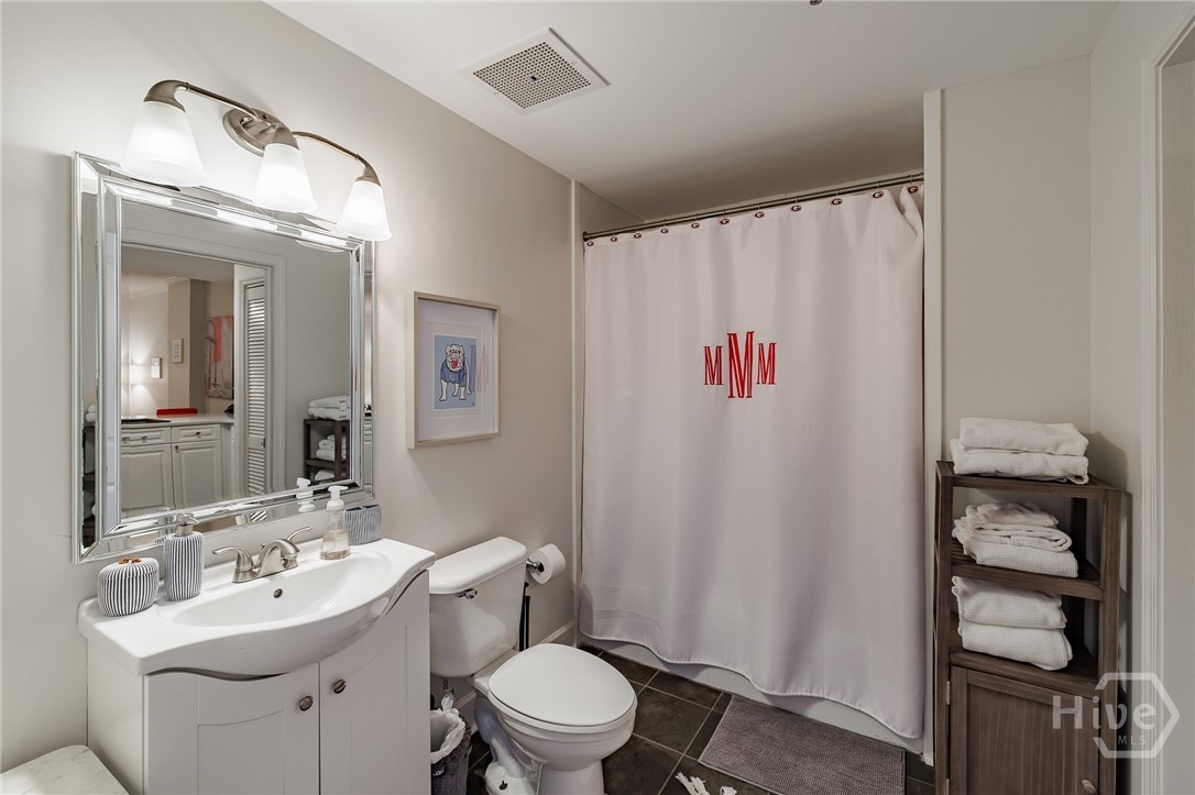 250 W Broad Street 714