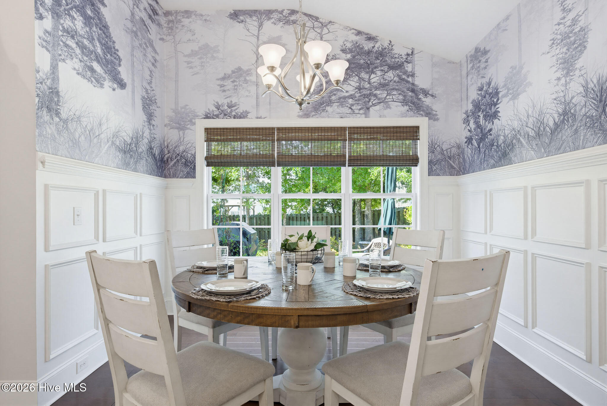 100569599 | Photo 18