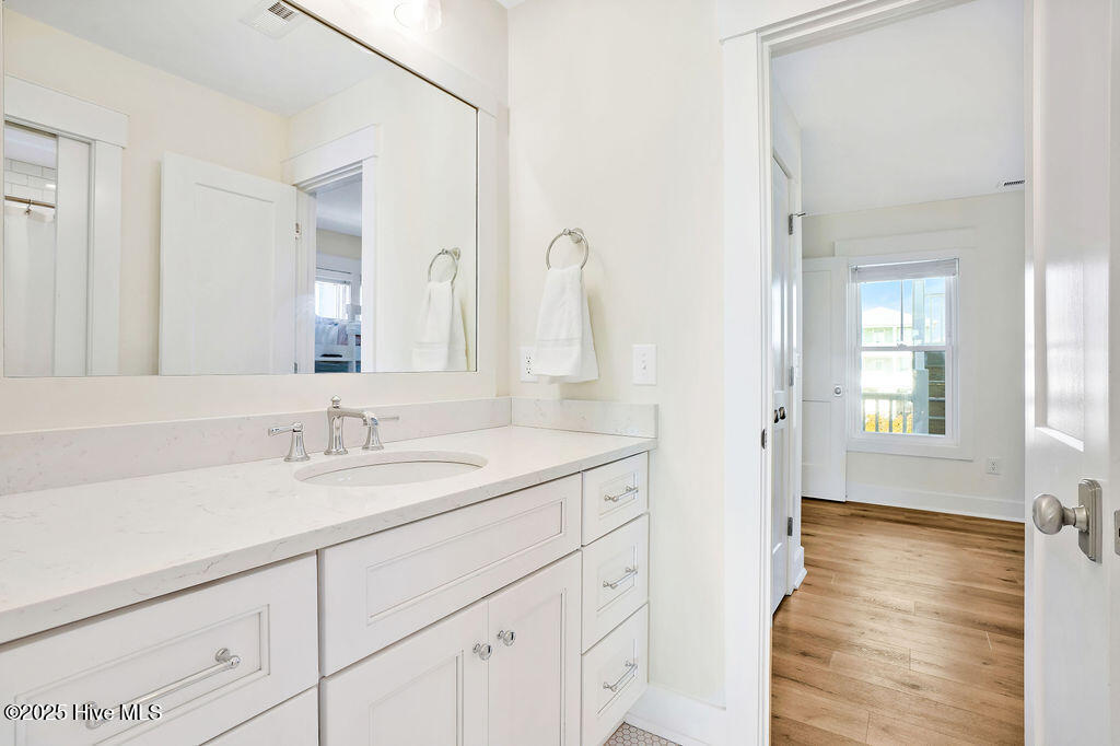 100541995 | Photo 12