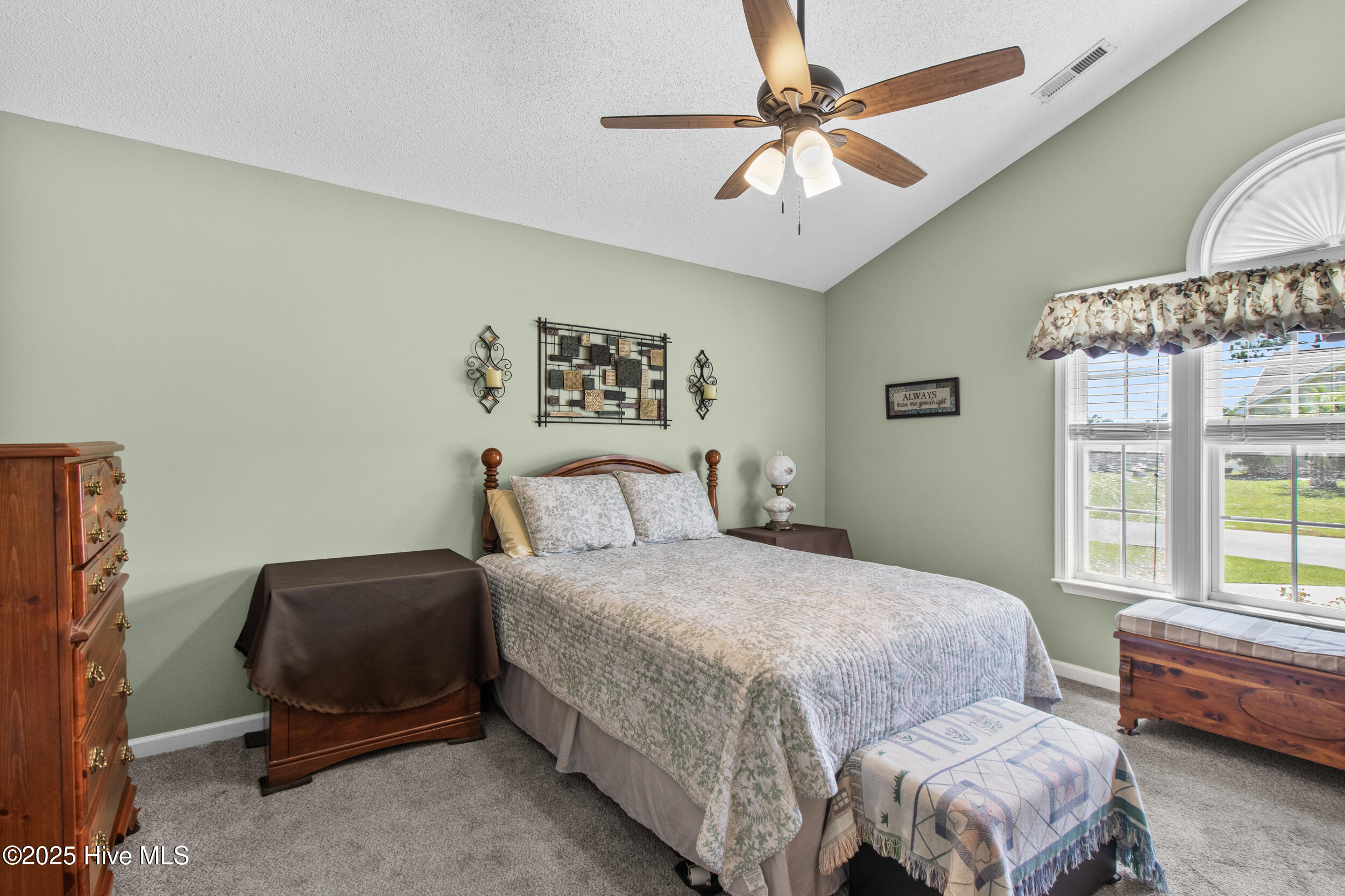 100559196 | Photo 12