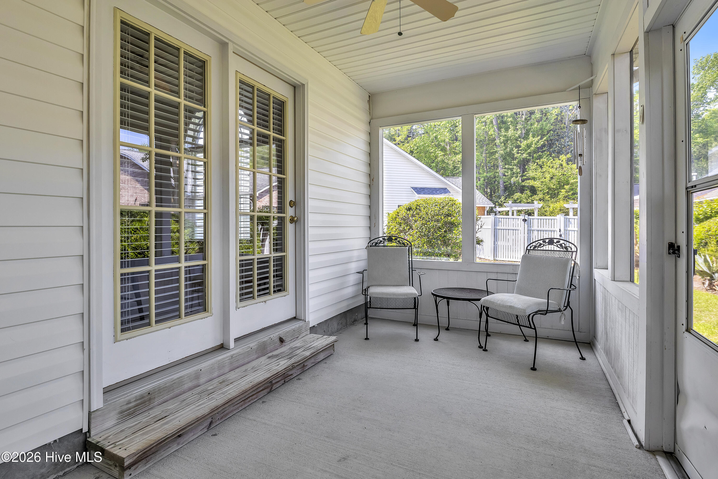 100567649 | Photo 36