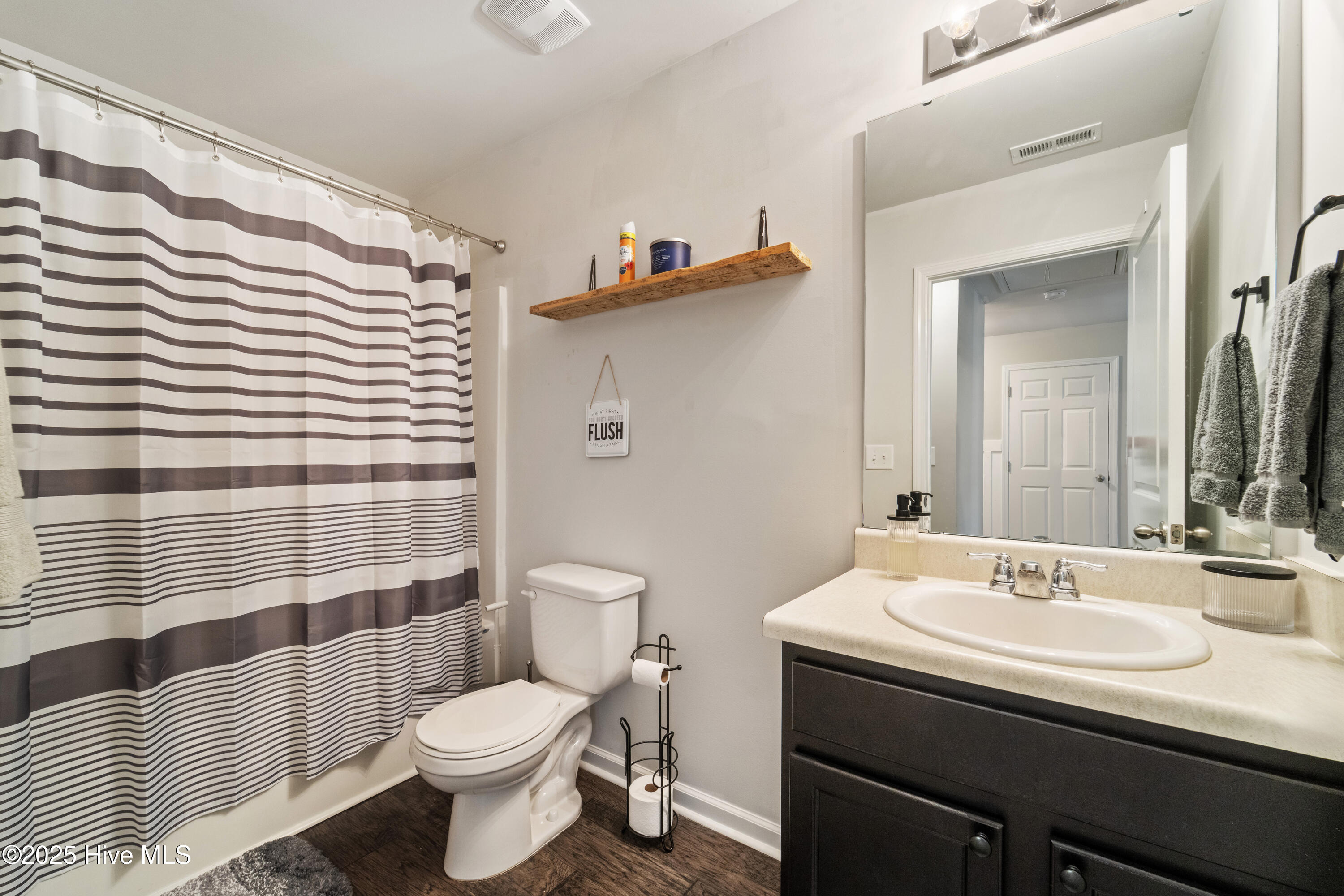 100548278 | Photo 13