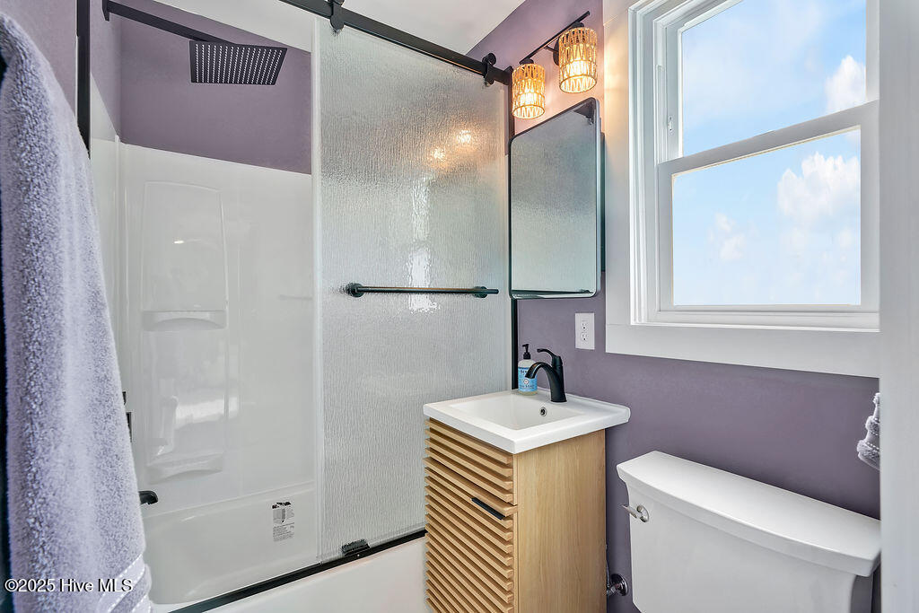 100528025 | Photo 50