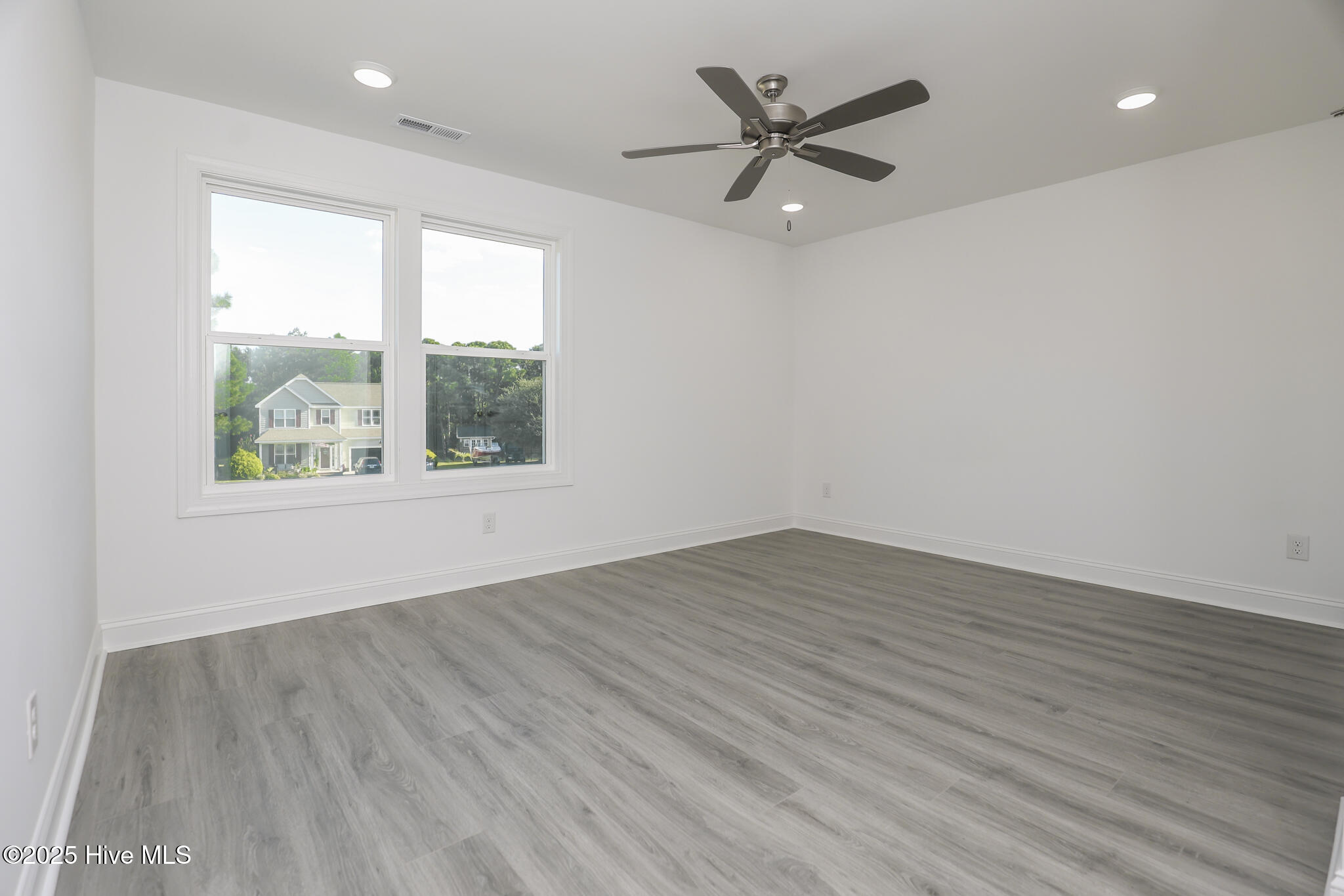 100553822 | Photo 58