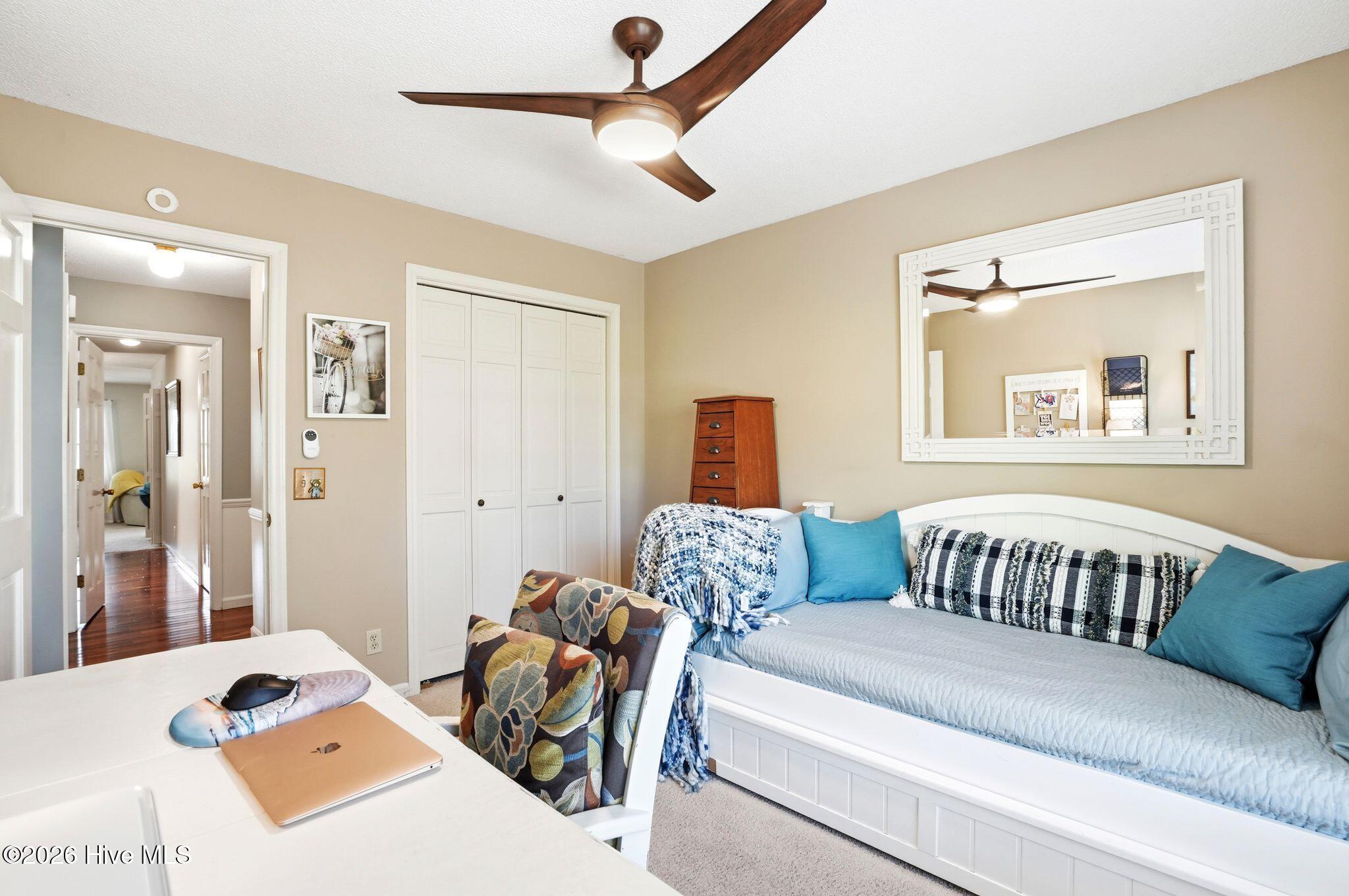 100563763 | Photo 36