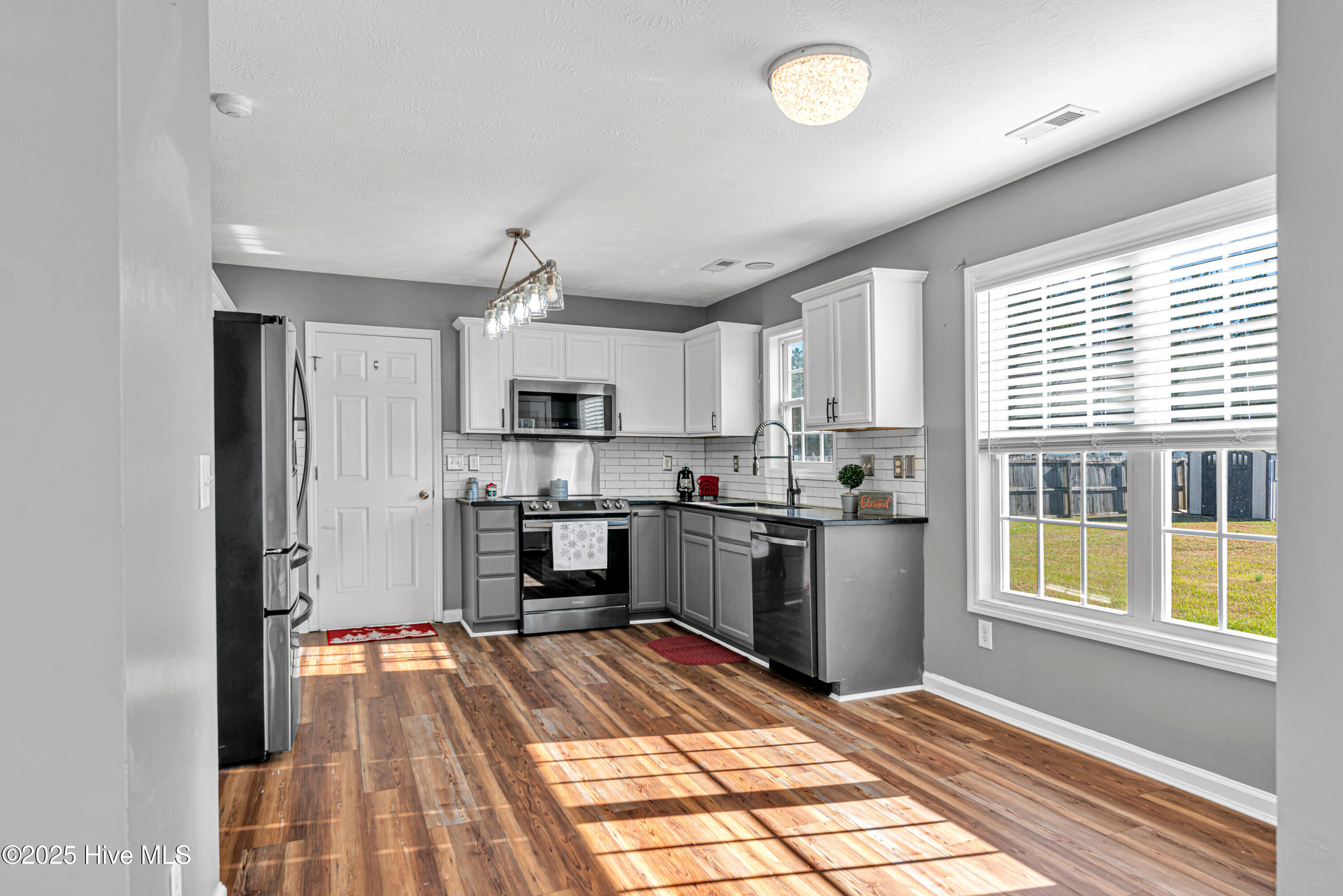 100543275 | Photo 12