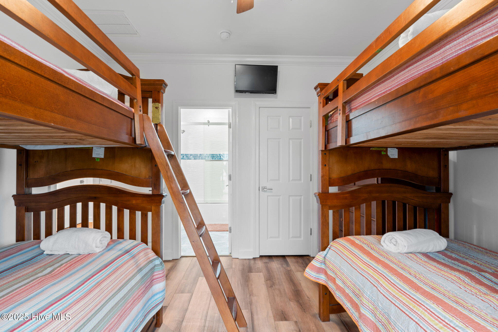 100513895 | Photo 66