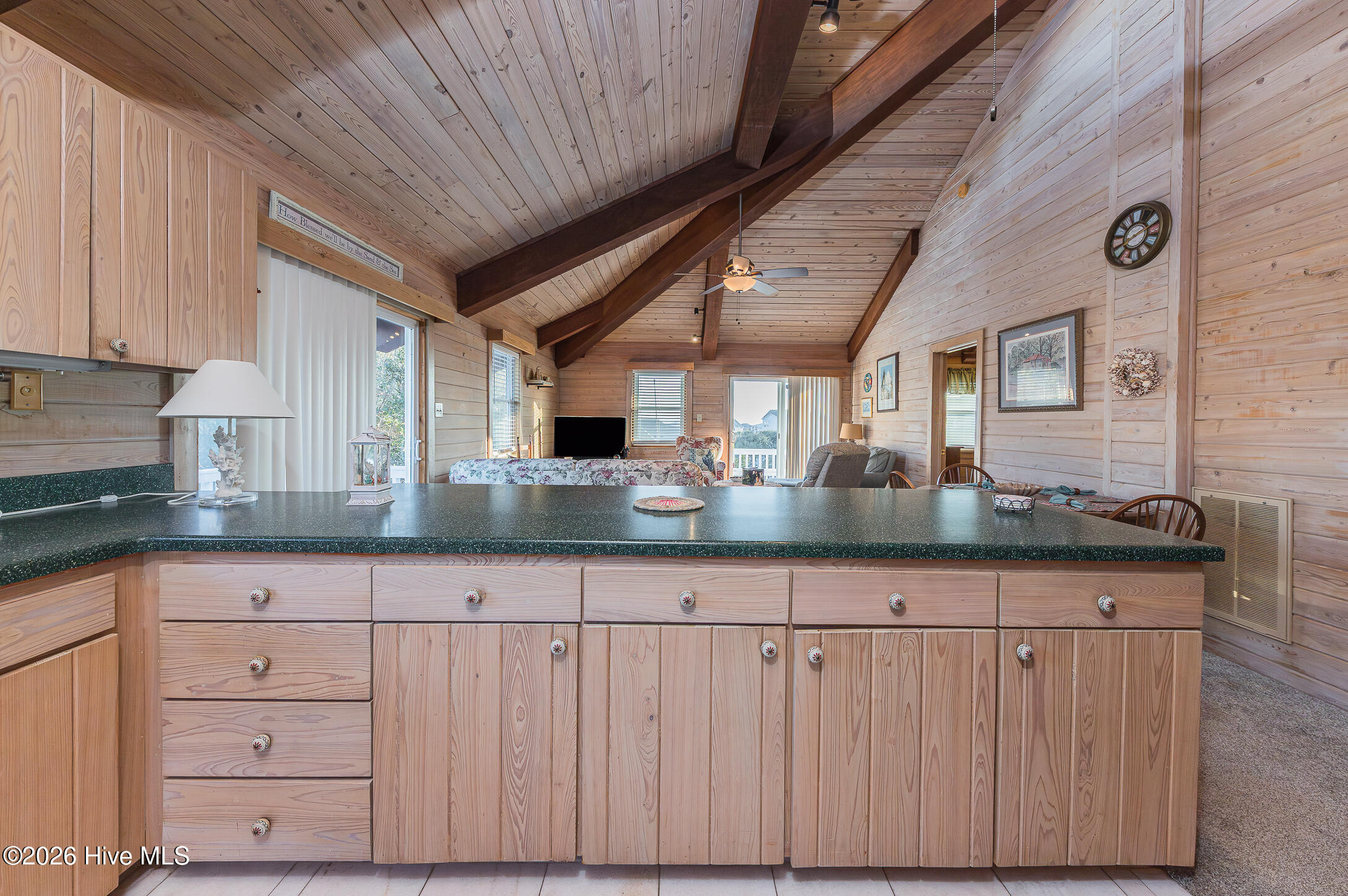 100560422 | Photo 43