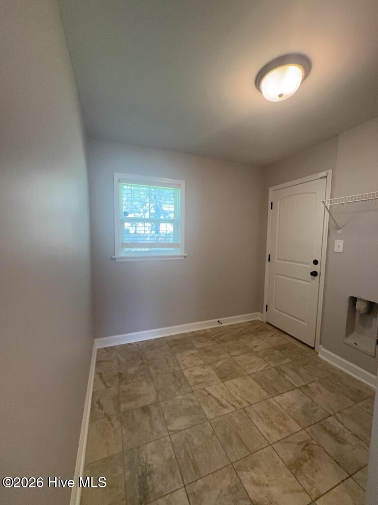 100561613 | Photo 32