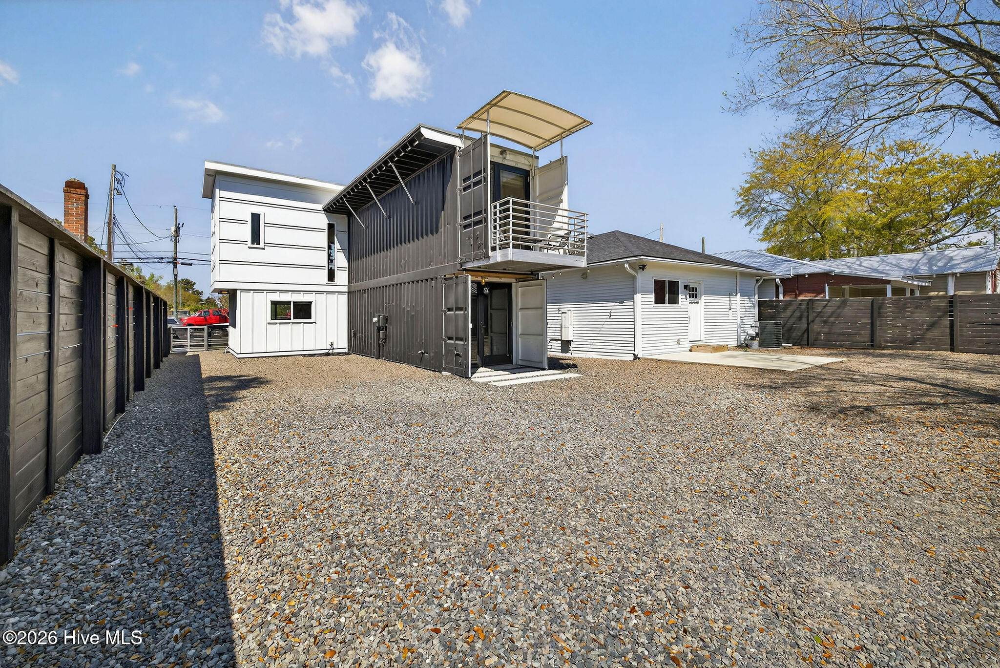 100563614 | Photo 33