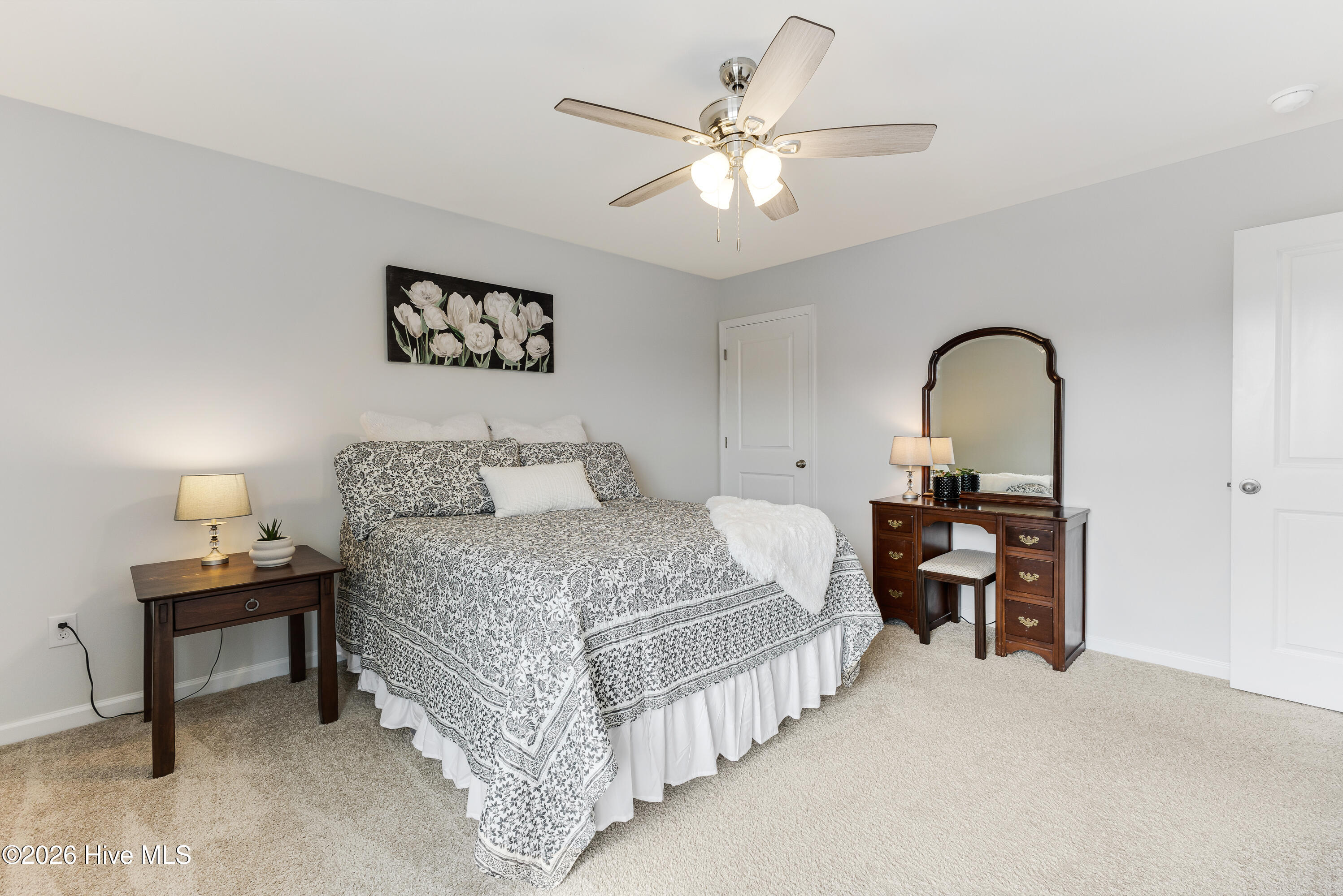 100565861 | Photo 34