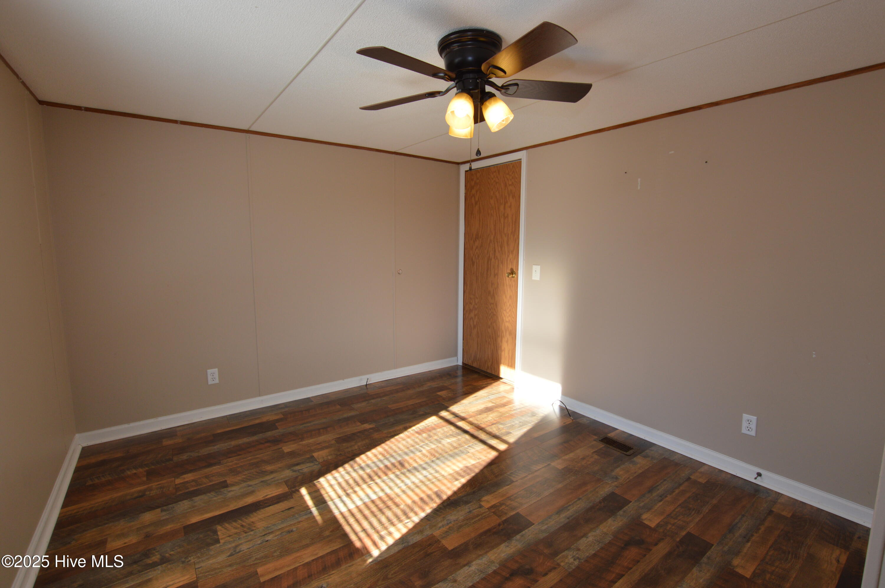 100545772 | Photo 12