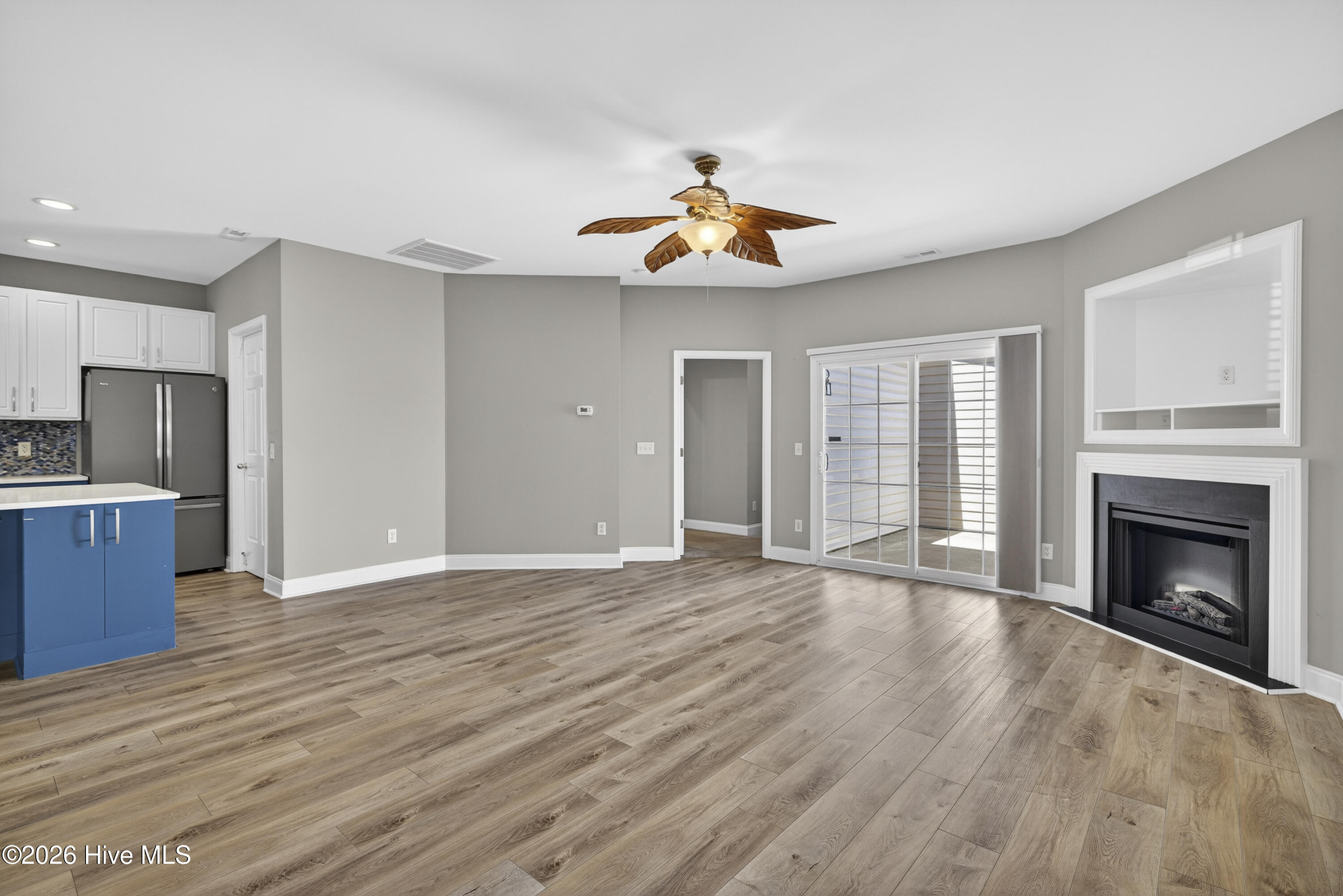 100562348 | Photo 11