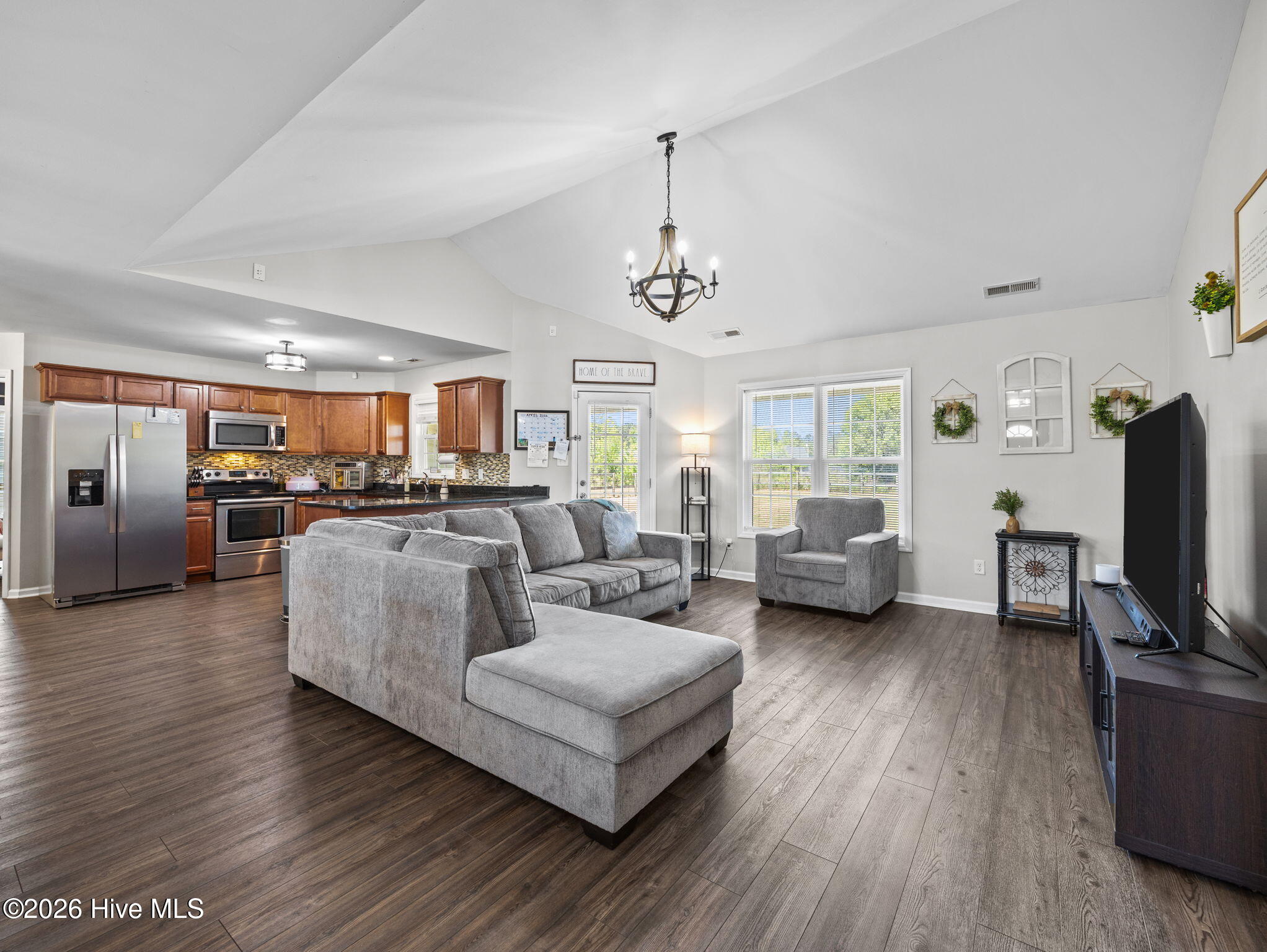 100569834 | Photo 11