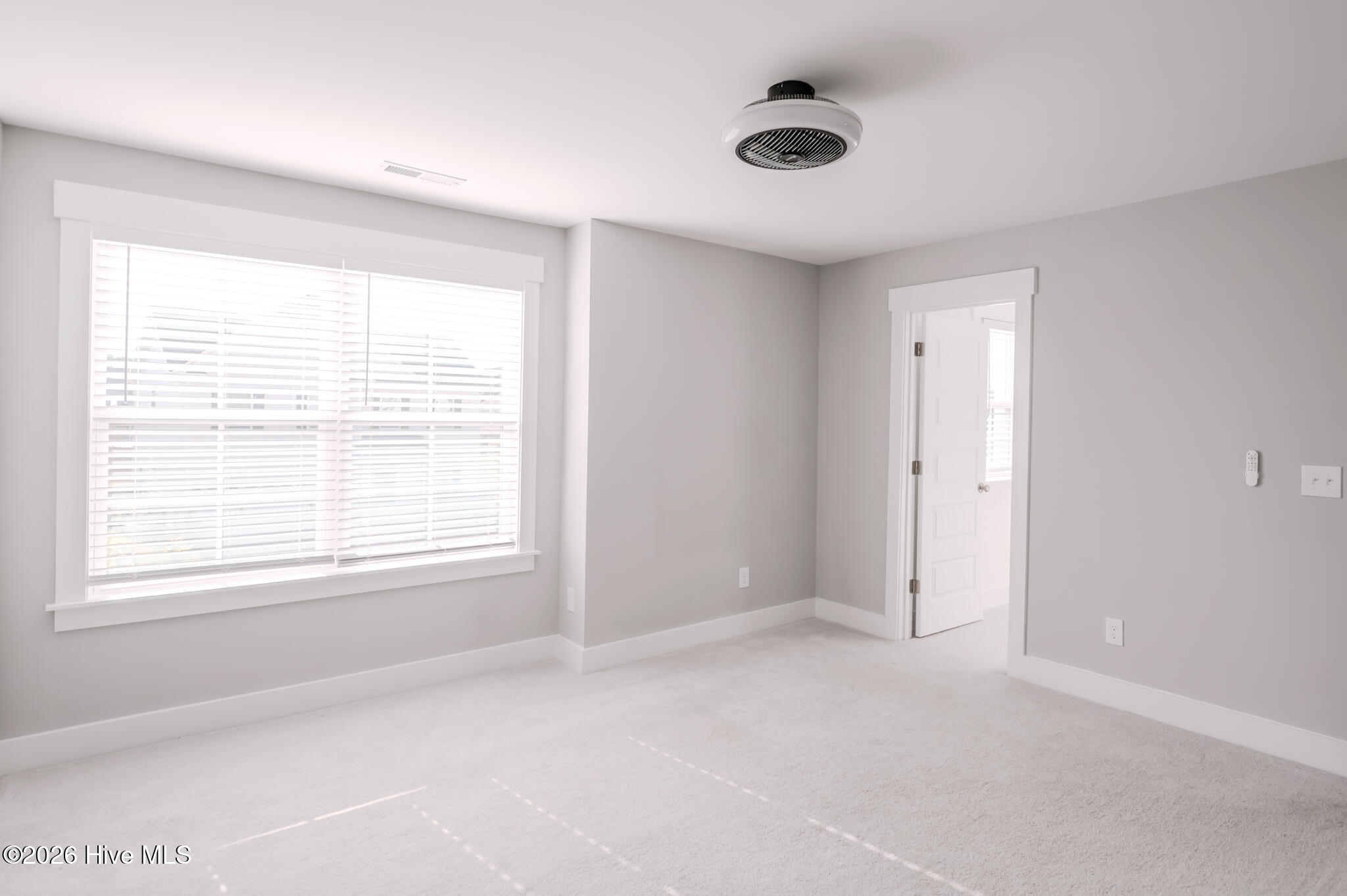 100567790 | Photo 54