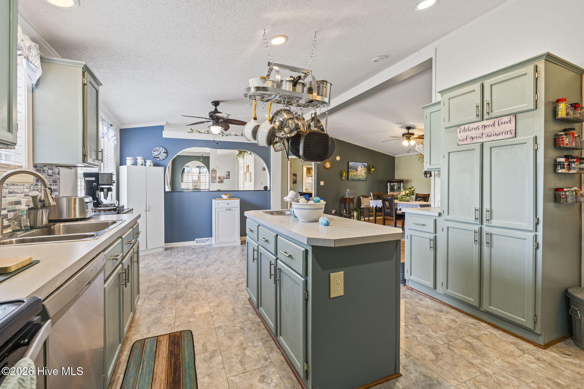 100563458 | Photo 22