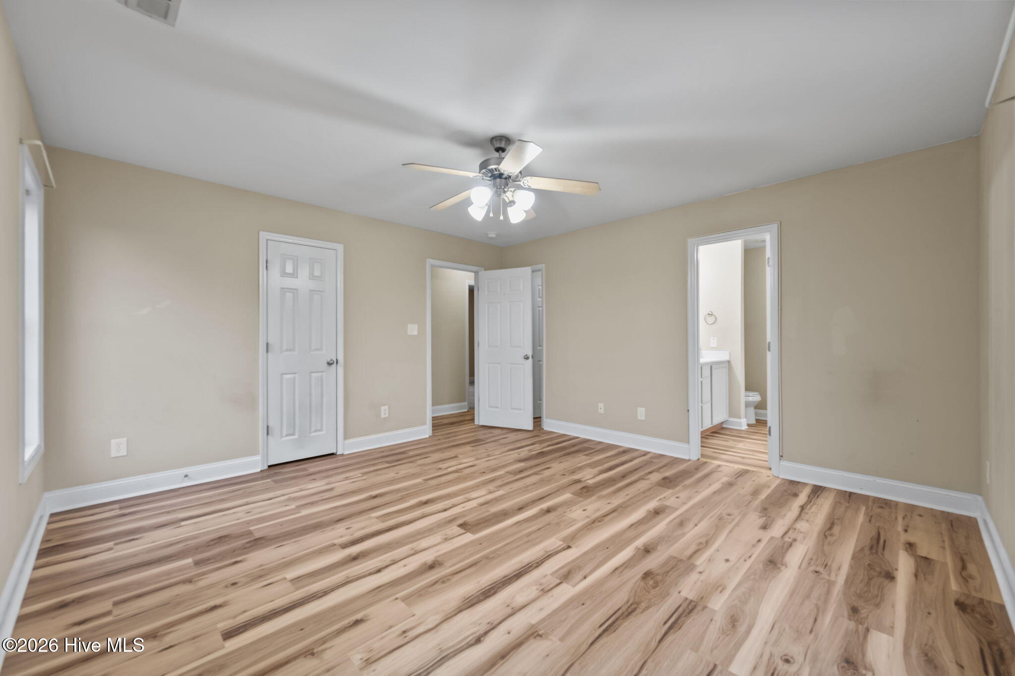 100548708 | Photo 29