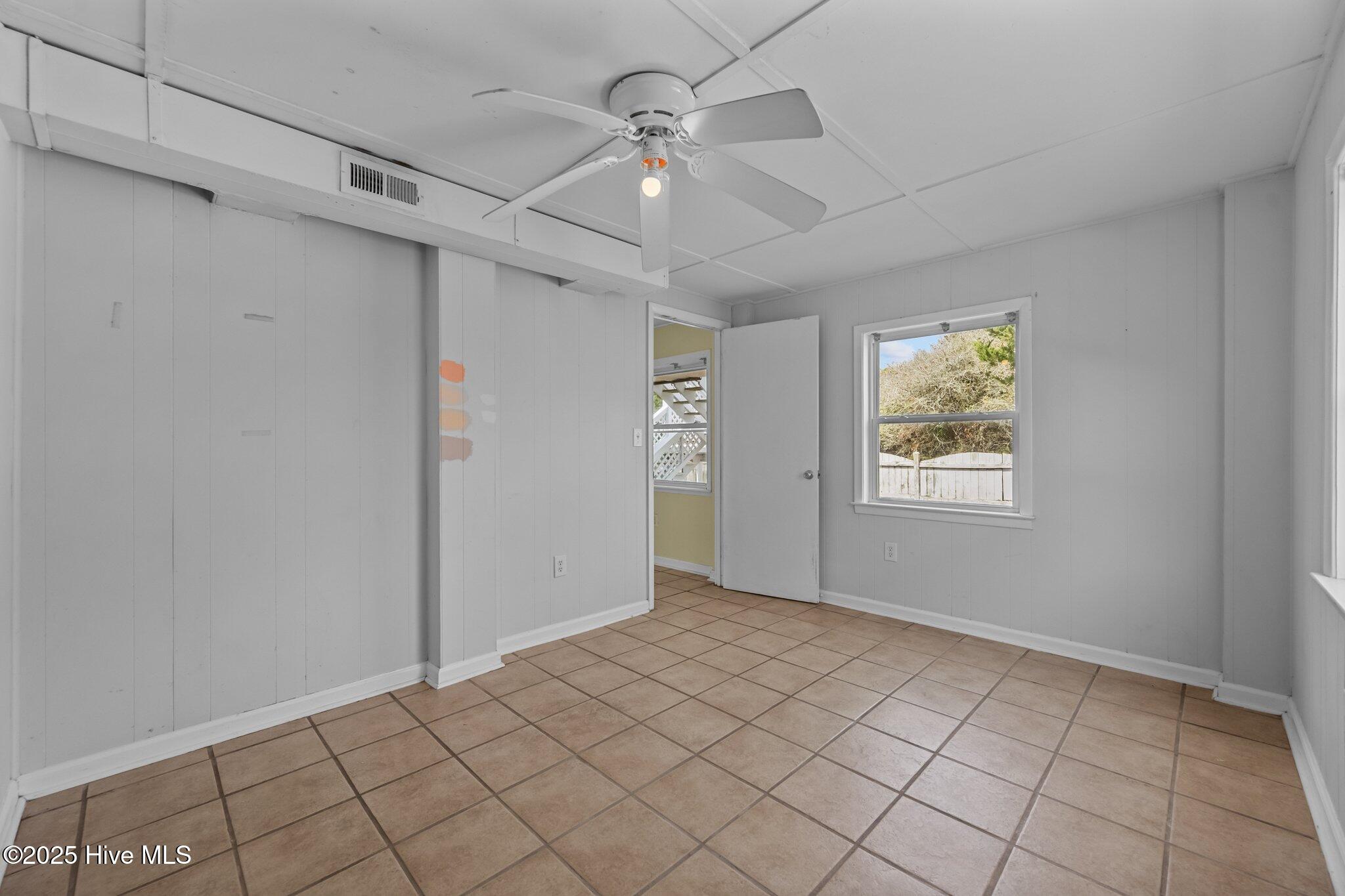 100555886 | Photo 15