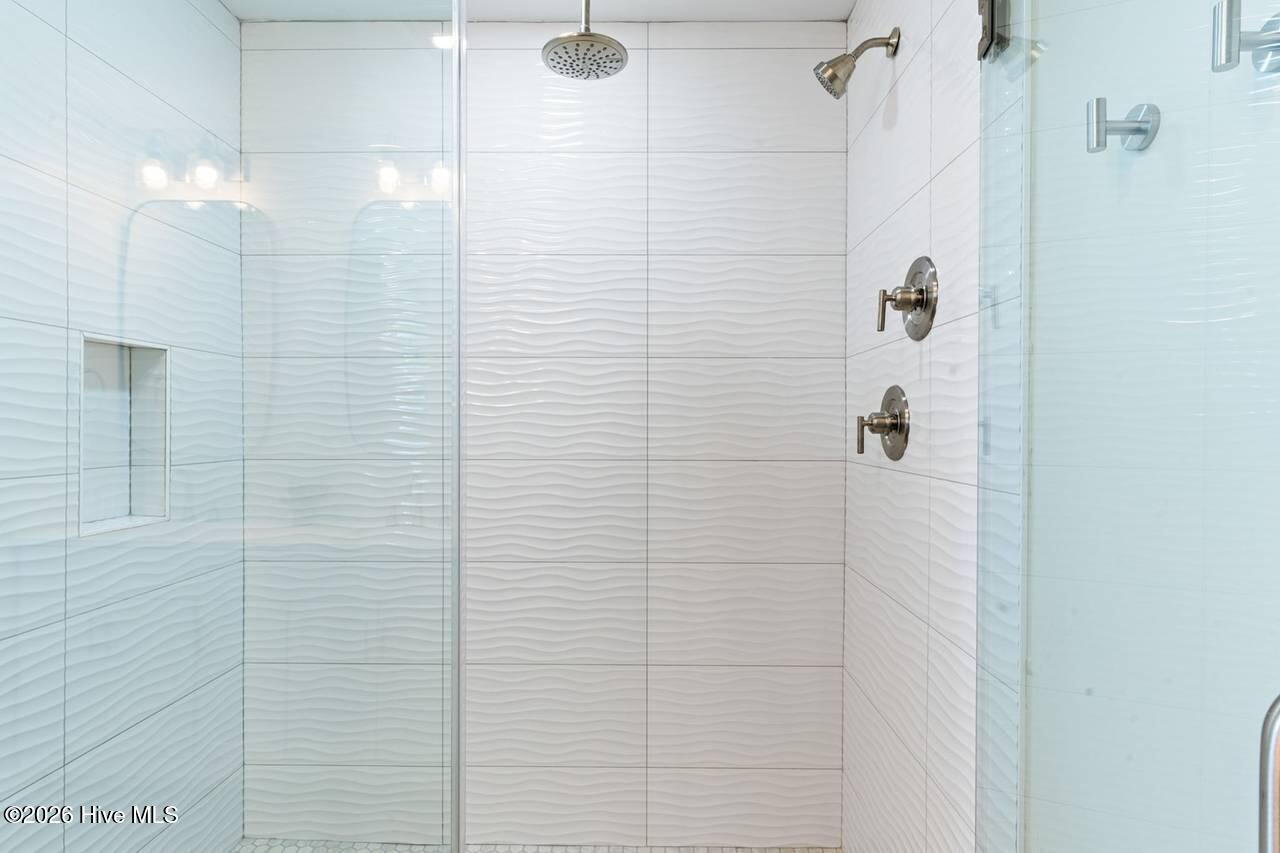 100556593 | Photo 55