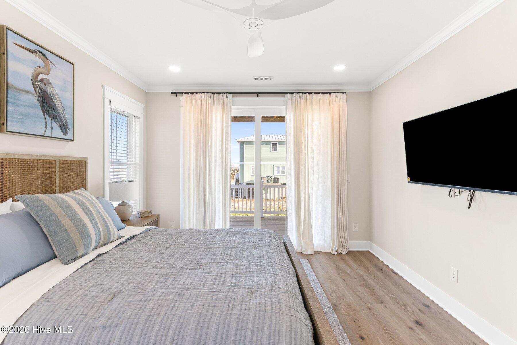 100561823 | Photo 32