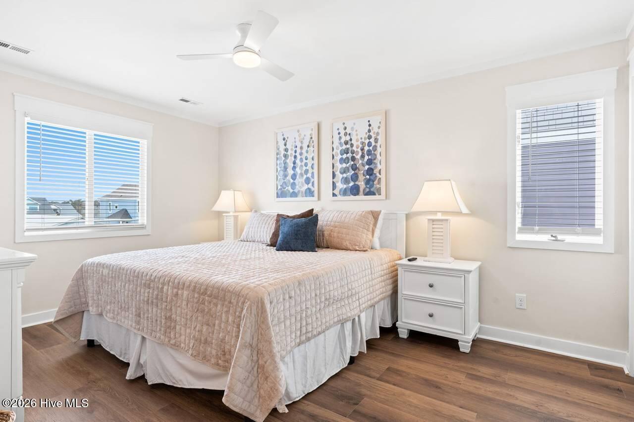 100556593 | Photo 63