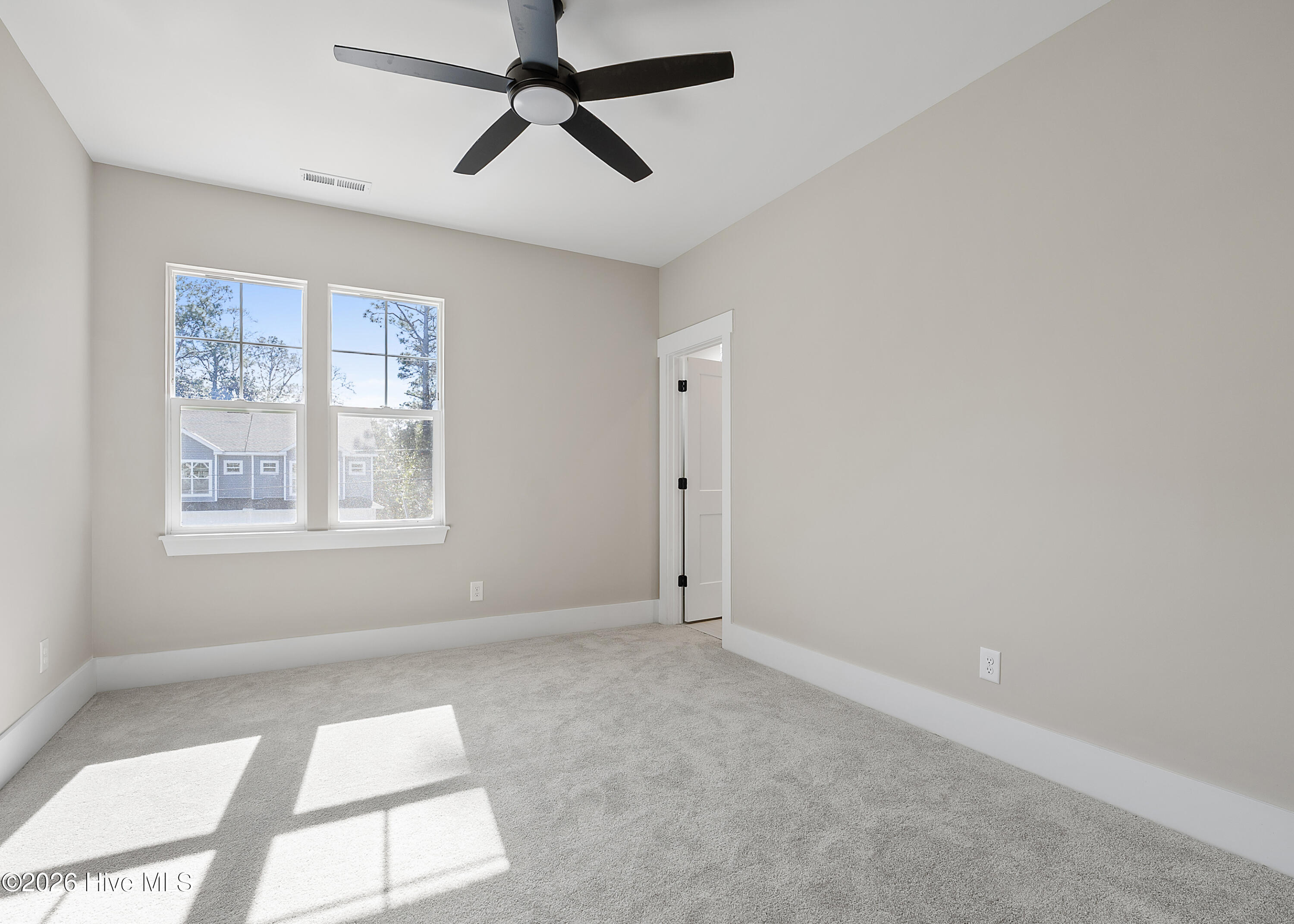 100566286 | Photo 26