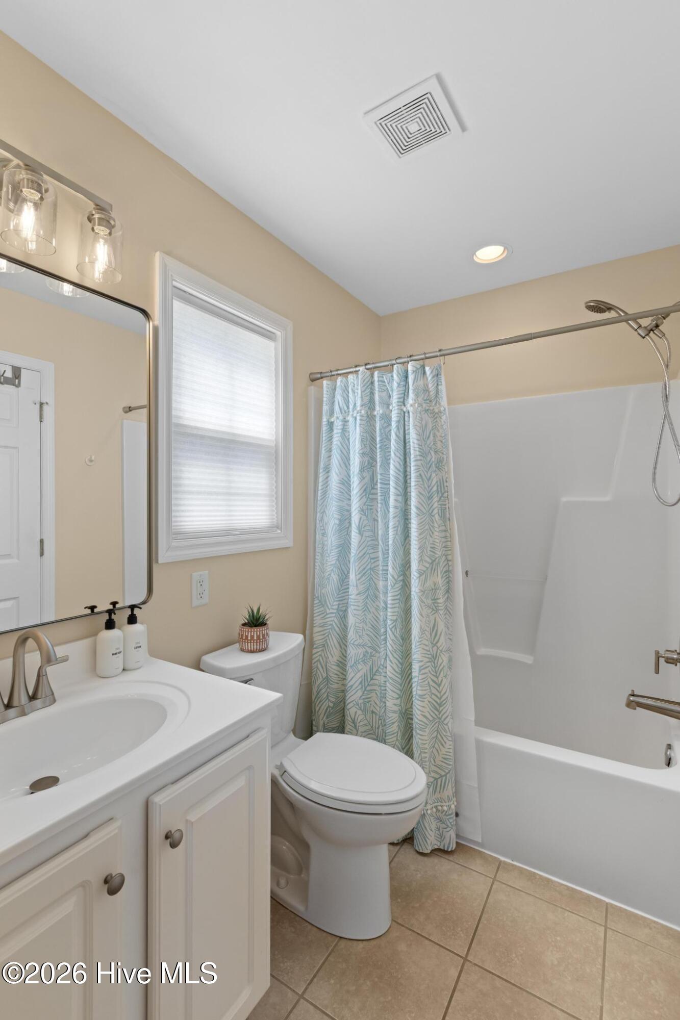 100562265 | Photo 32