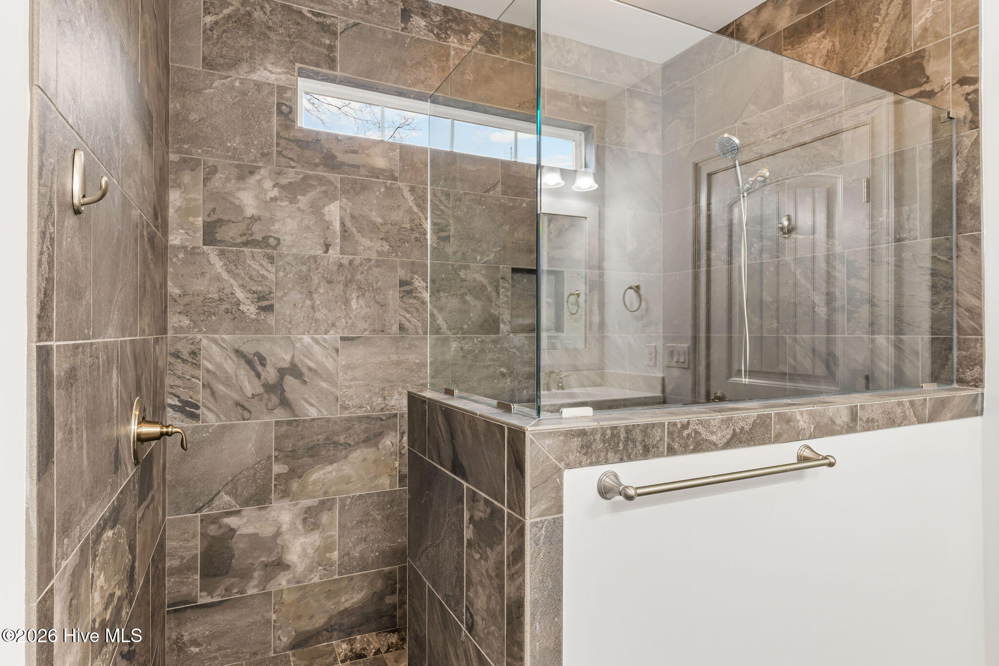 100554356 | Photo 29